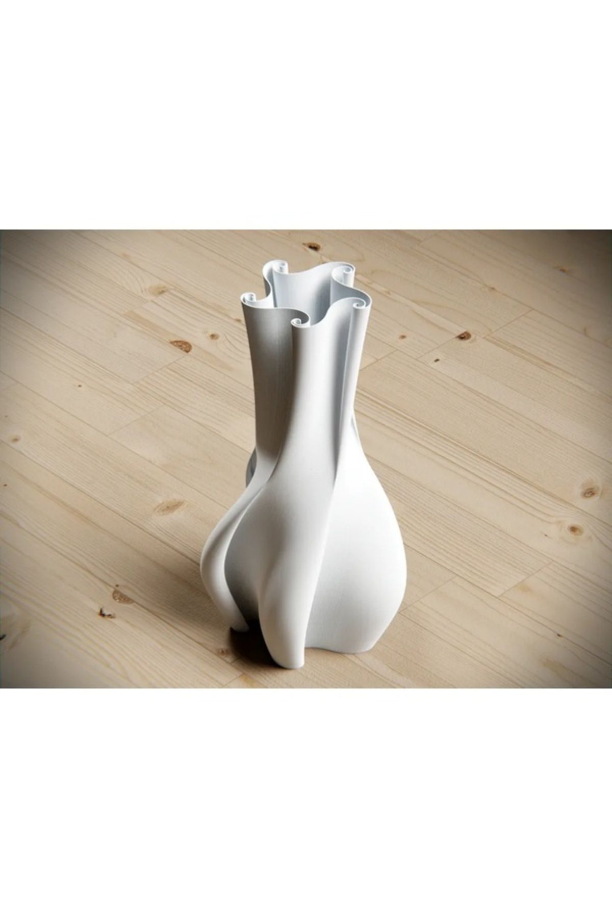 Biparca Store Yıldız Şeklinde Kıvrılan Beyaz Vazo (Orta Boy 16cm)