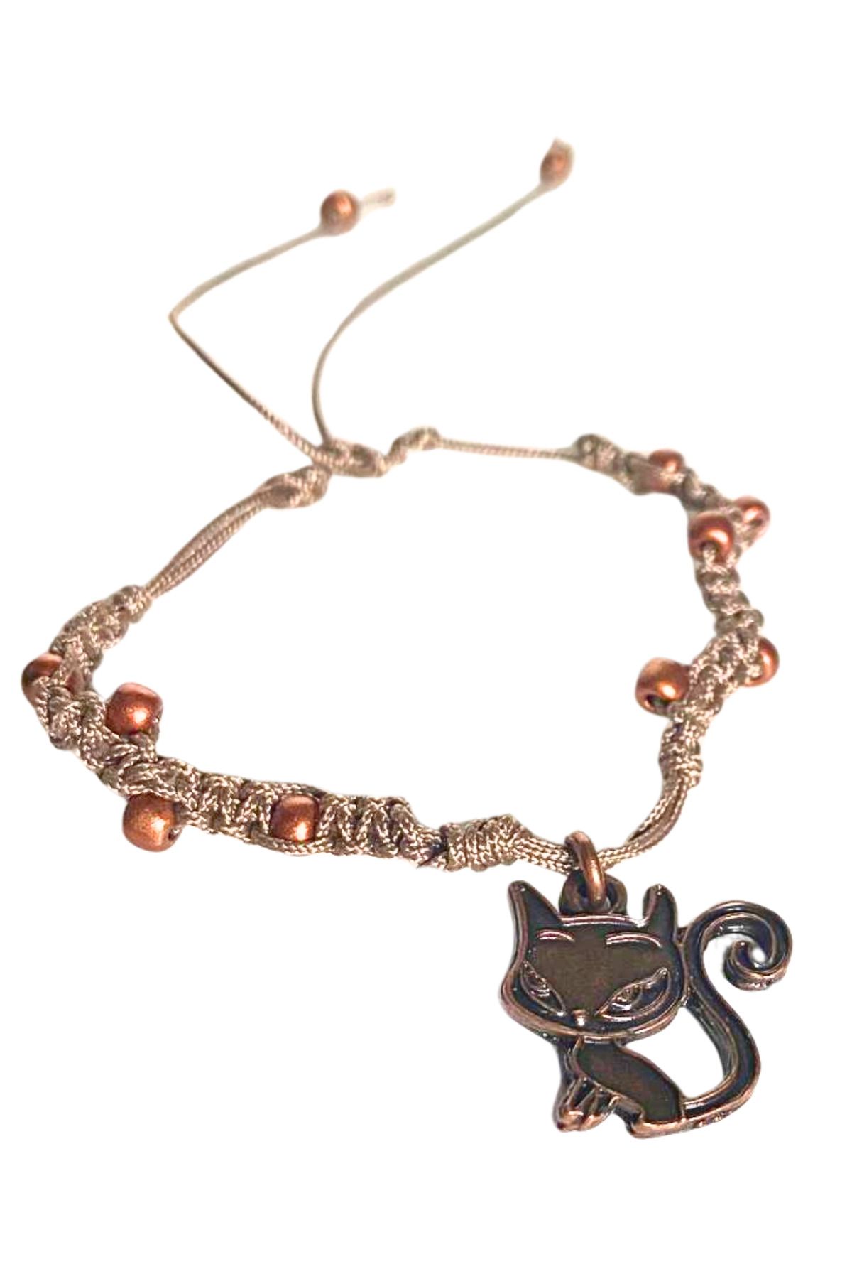 She Sells Bronz Renk Kedi Figürlü Ayarlanabilir Kadın Bileklik – Metal Charm ve Boncuk Detaylı