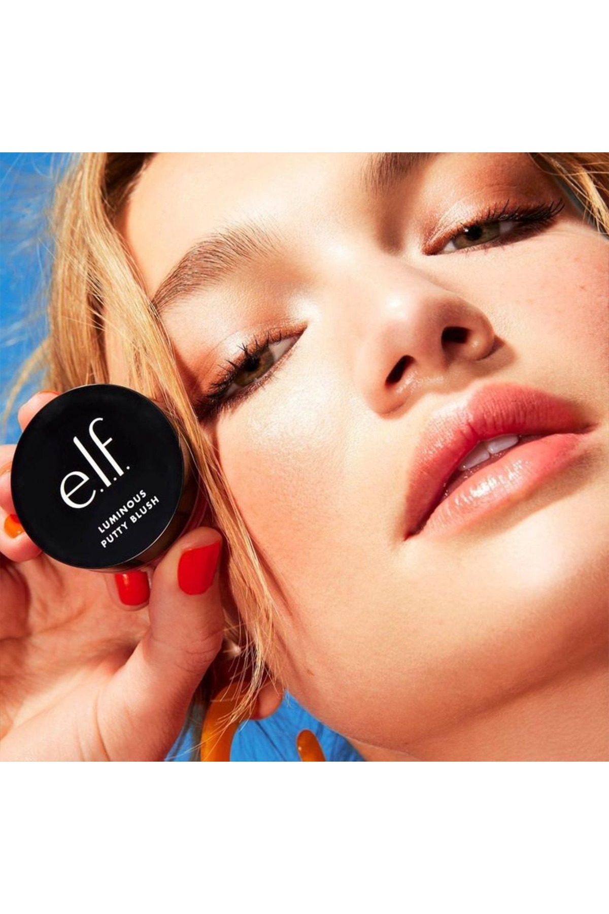 NEW-Creamy blush that transforms into powder upon application and features a luminous finish. 4