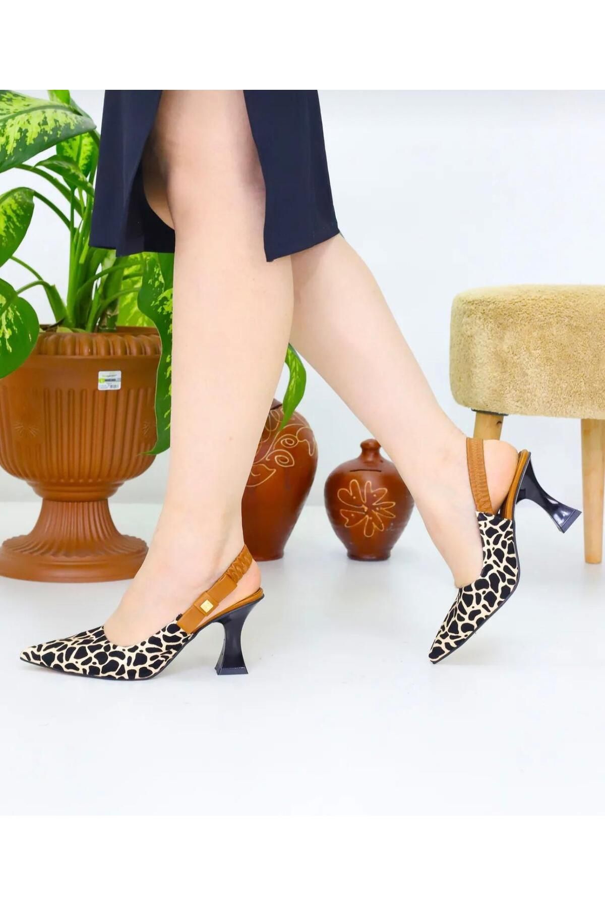 MODA27 Kadın Bej Leopar Desenli Arkası Lastikli Topuklu Ayakkabı