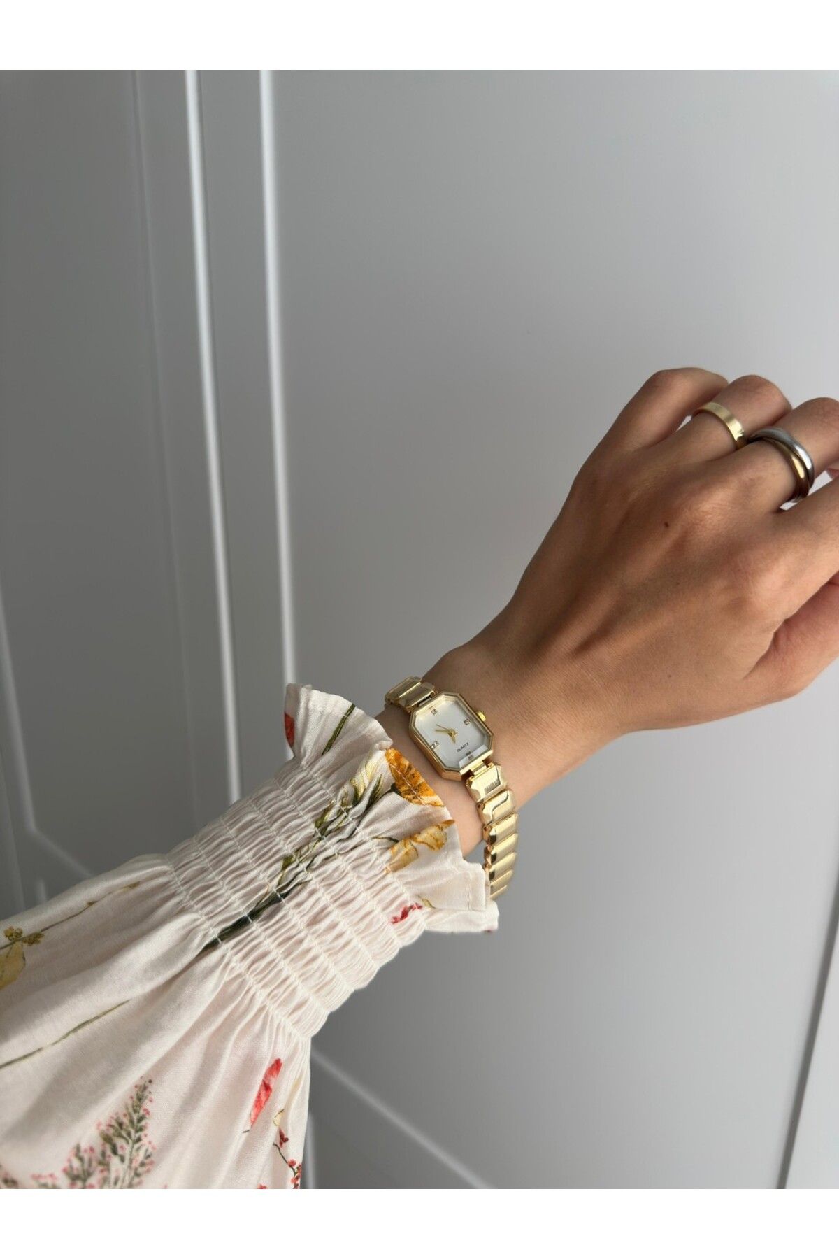 MERW Mieala Model Gold Beyaz Renk Metal Kordon Vintage Seri Kadın Kol Saati