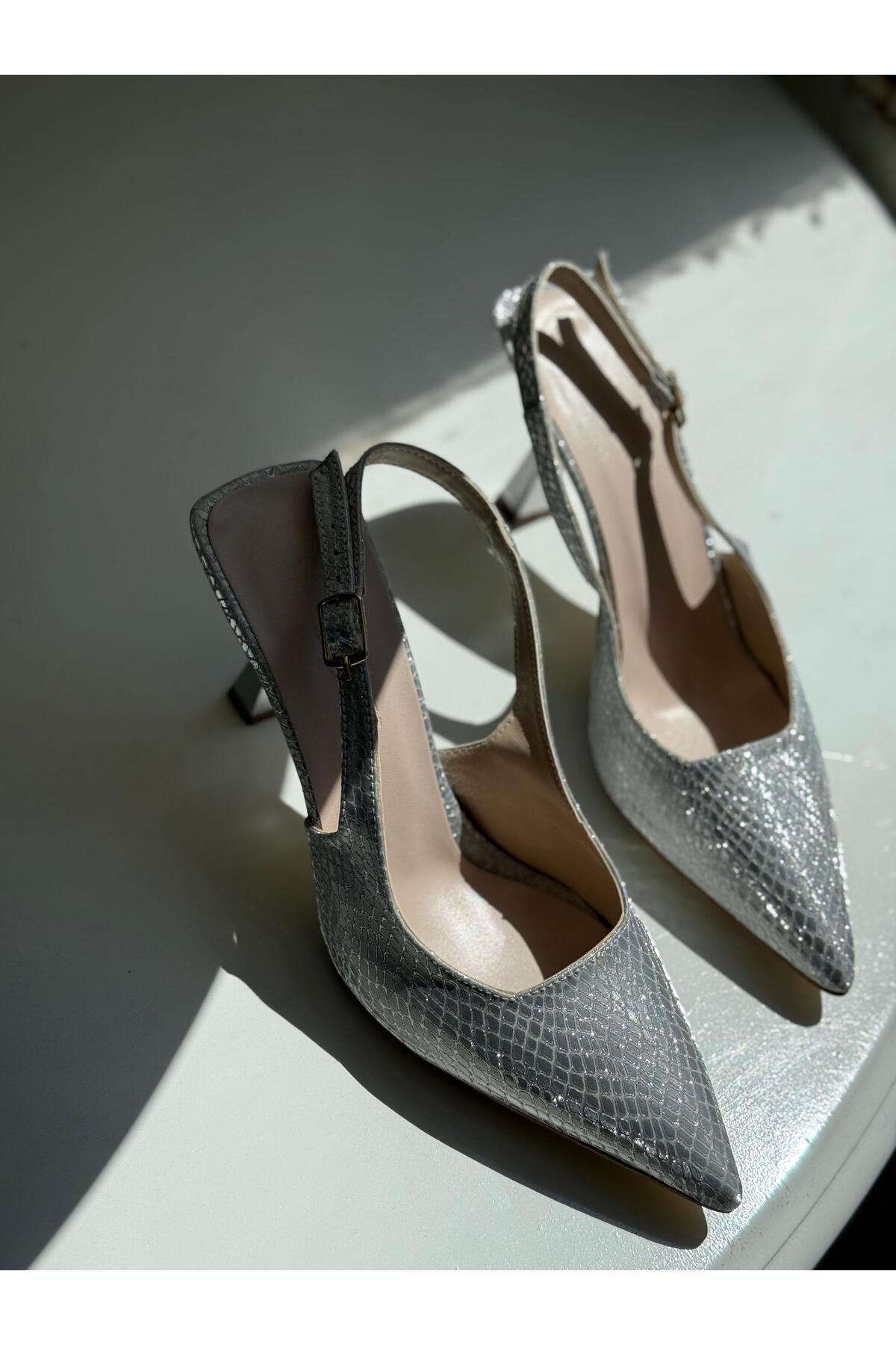yezy shoes Gold Yılan Desenli Parlak Deri Kadın Topuklu Stiletto