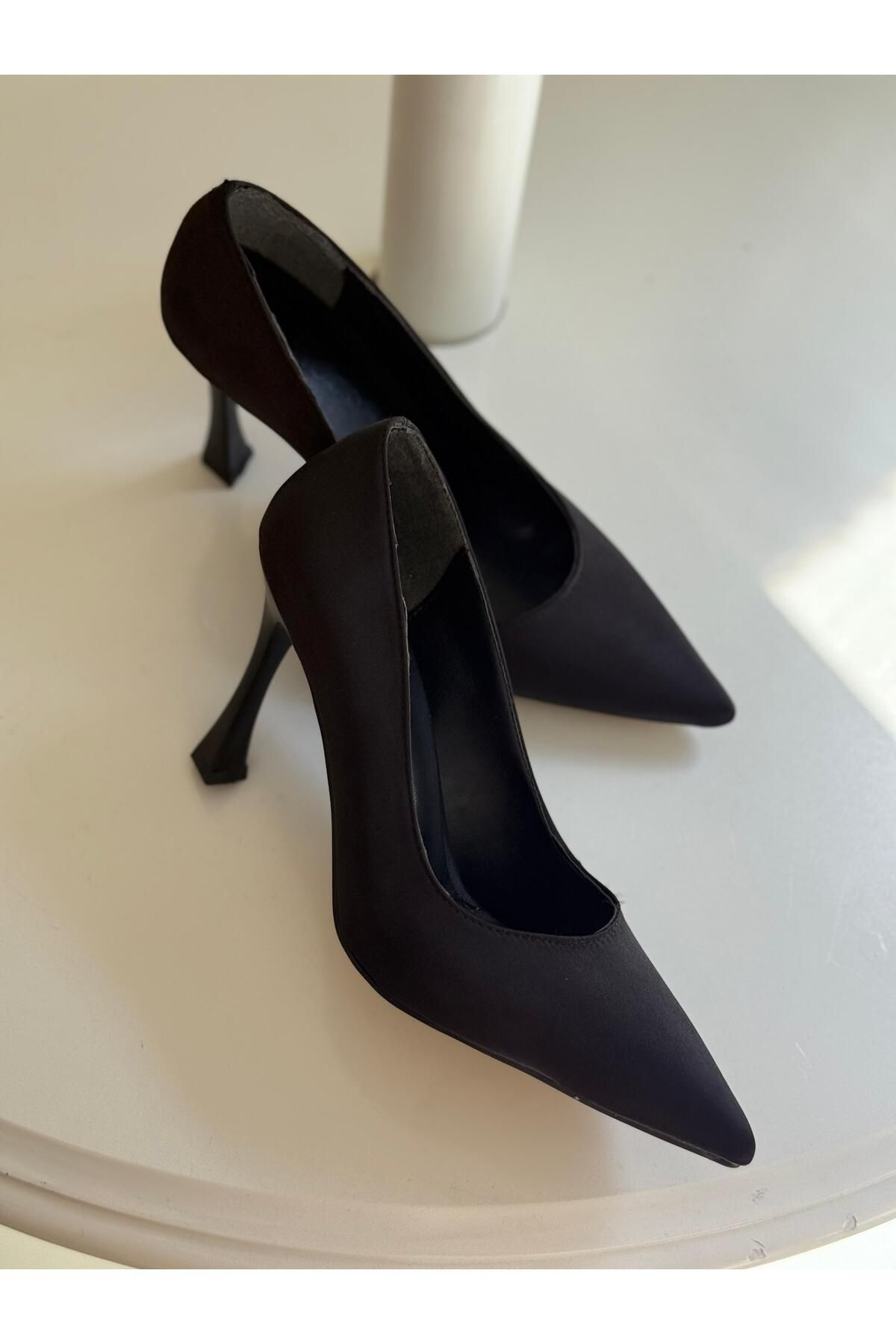 yezy shoes Gold Parlak Desenli İnce Topuklu Kadın Stiletto