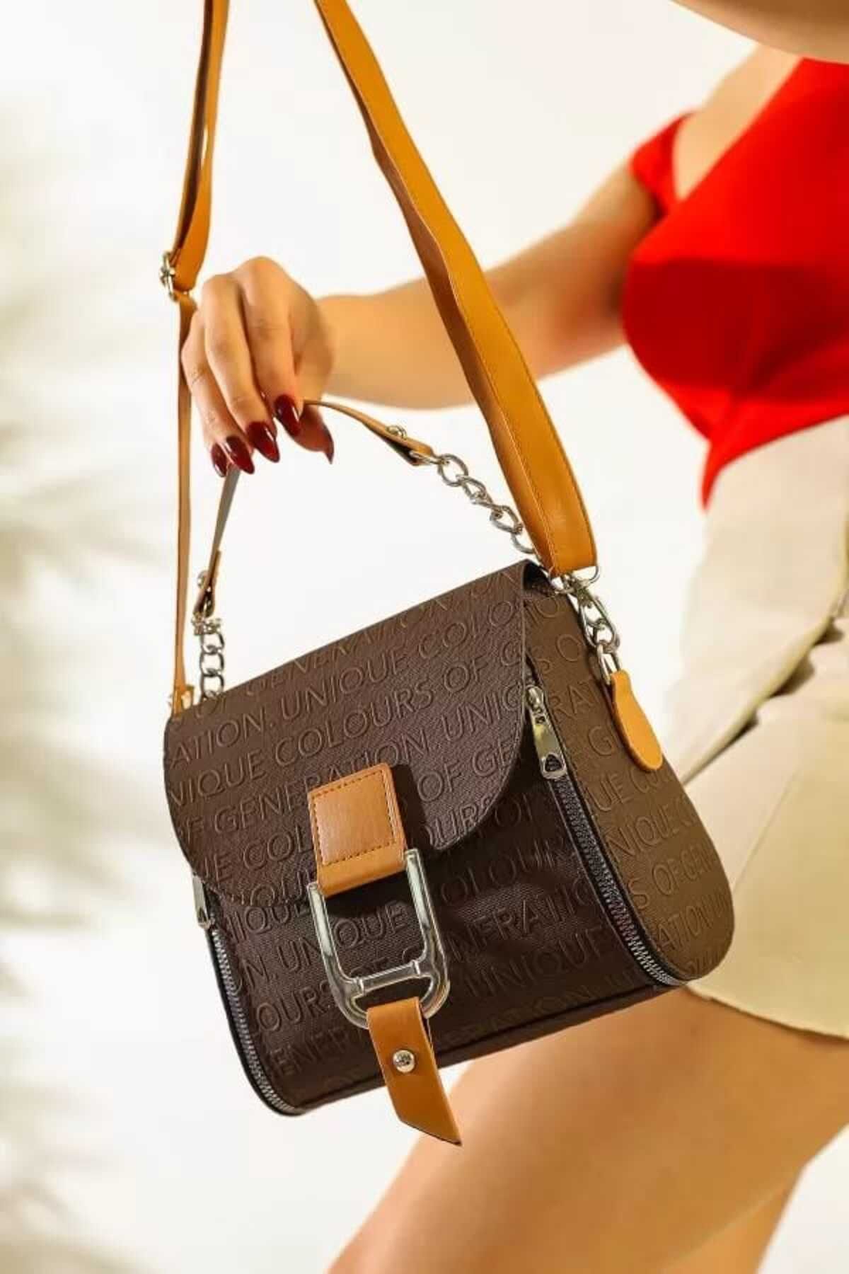 Efe YAZI TASARIM MIKNATIS KAPAKLI FERMUARLI TEK GÖZLÜ EL VE OMUZ ÇANTASI KOYU KAHVE EN 20 BOY 19 CM