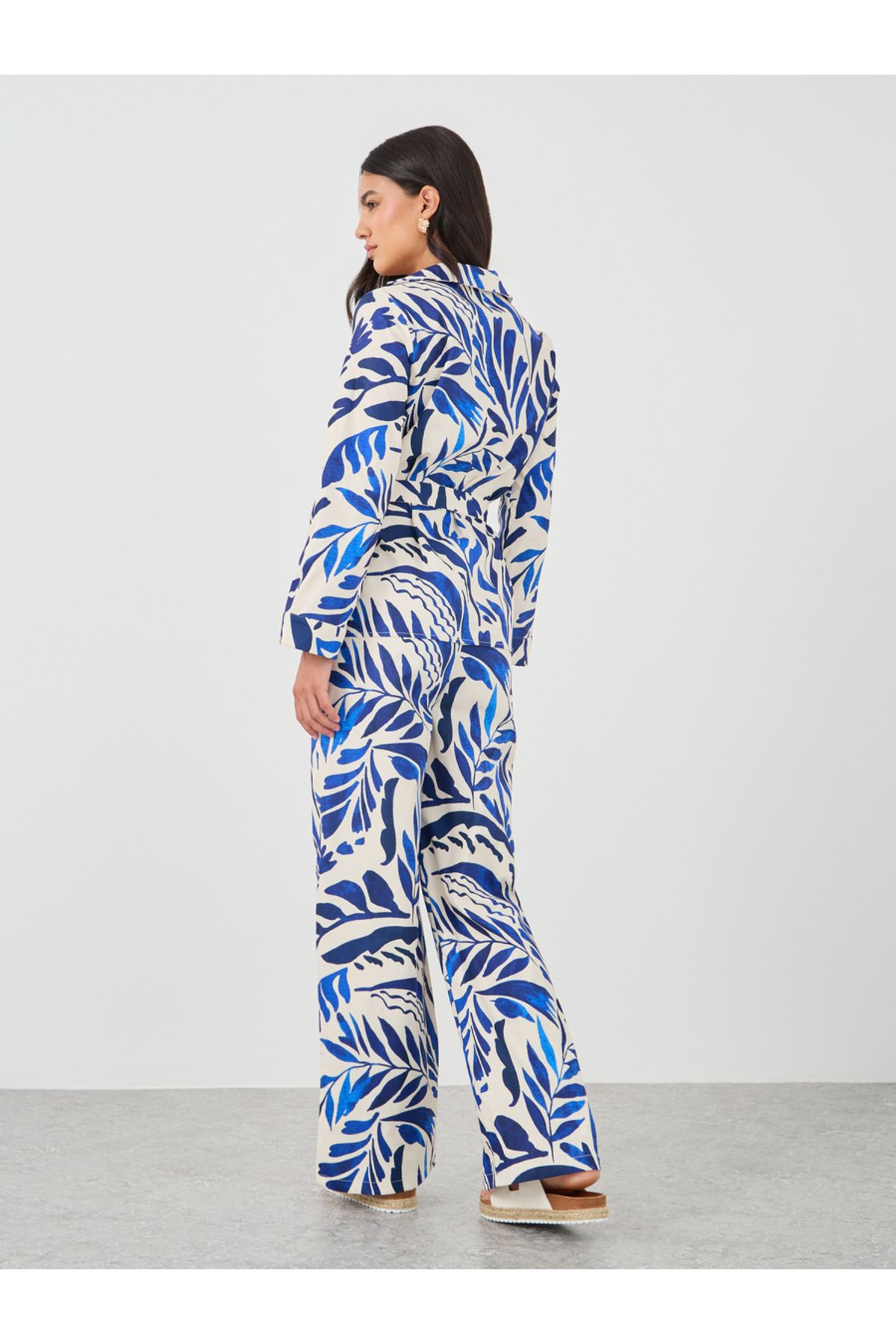 Styli-Printed Belted Shirt and Pants Co-Ords 5