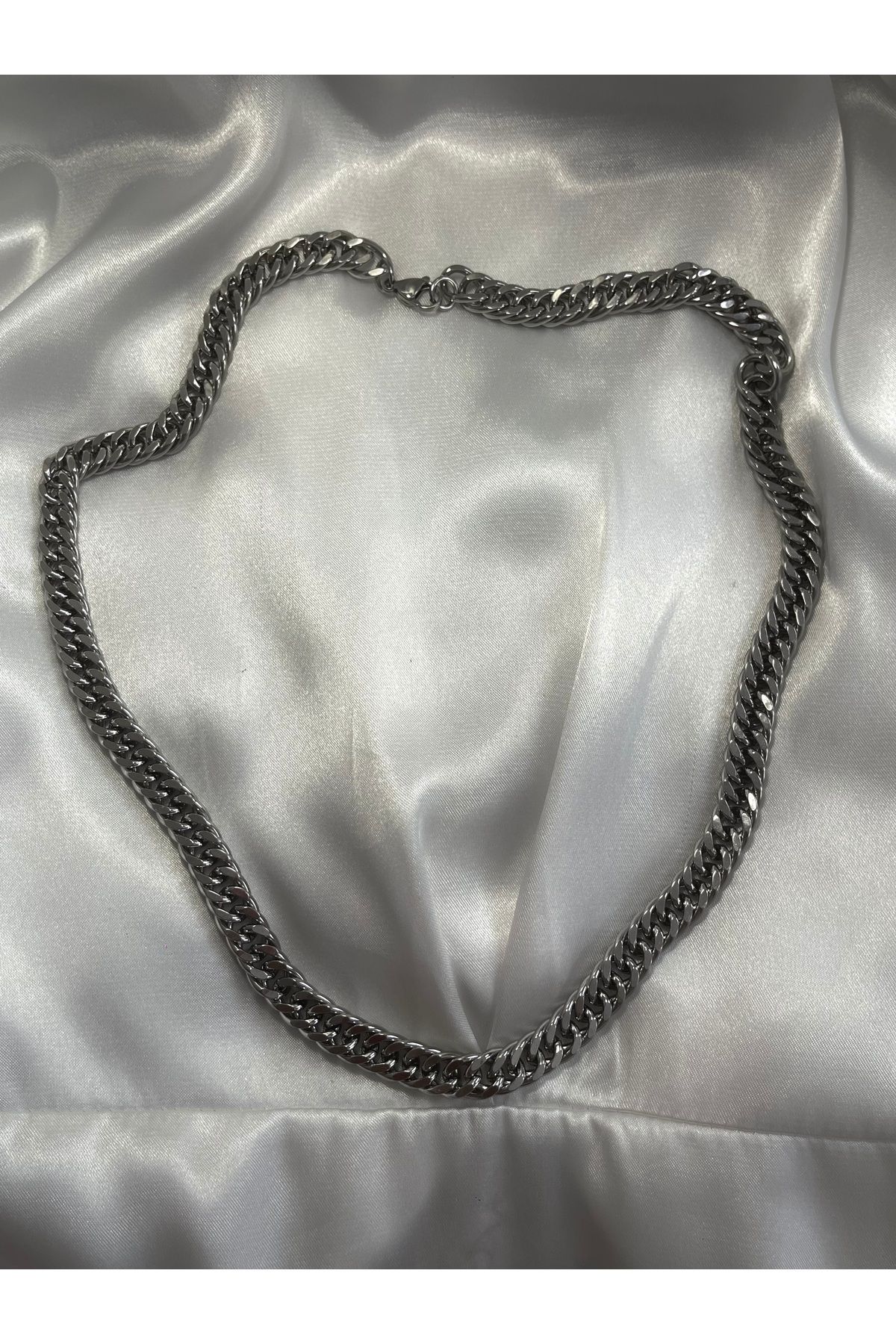 Butik Chavin Gri 28 cm Erkek Çelik Kolye