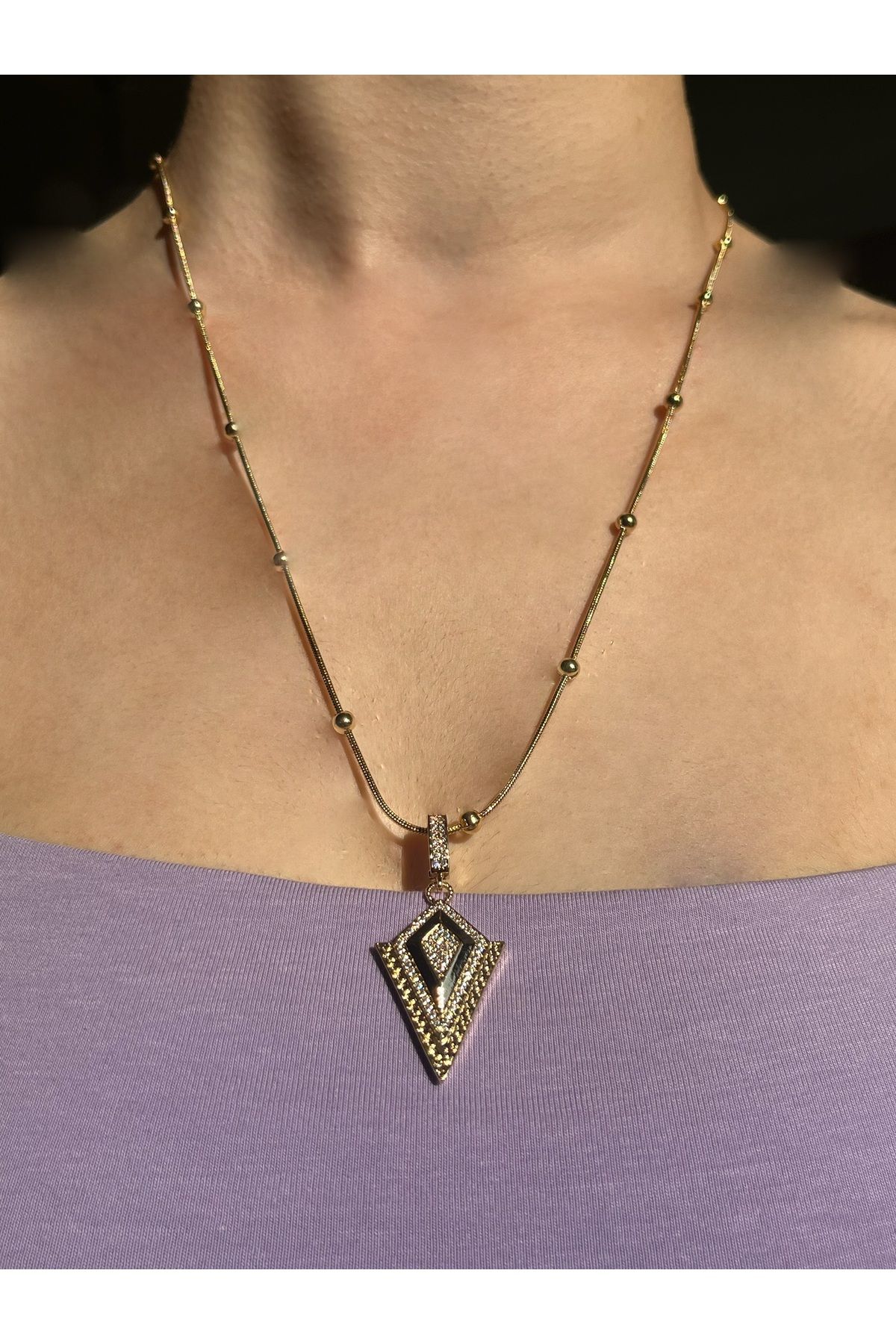 B&E SHİNE JEWERLY Kararmaz Çelik Zirkon Taş Detay Vintage Kolye