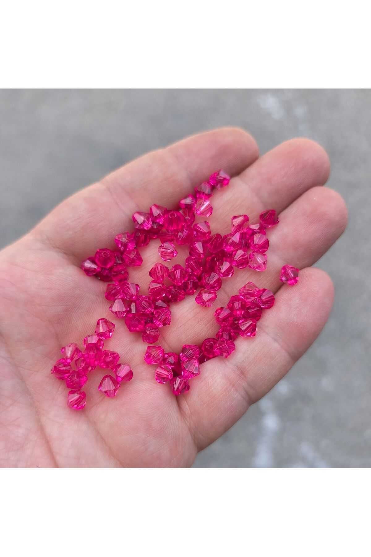 FlowerAksesuar 25 Gram (300 Adet) - 6 mm Piramit Boncuk, Kristal Boncuk, Plastik Takı Boncuğu, Pembe Renk