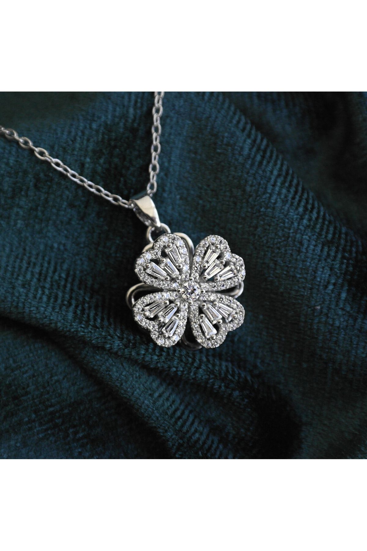 HEDİYEBOHÇAM 316L Çelik Baget ve Yuvarlak Kesim Zirkon Taş Detaylı "Four-leaf Clover" Kadın Kolye