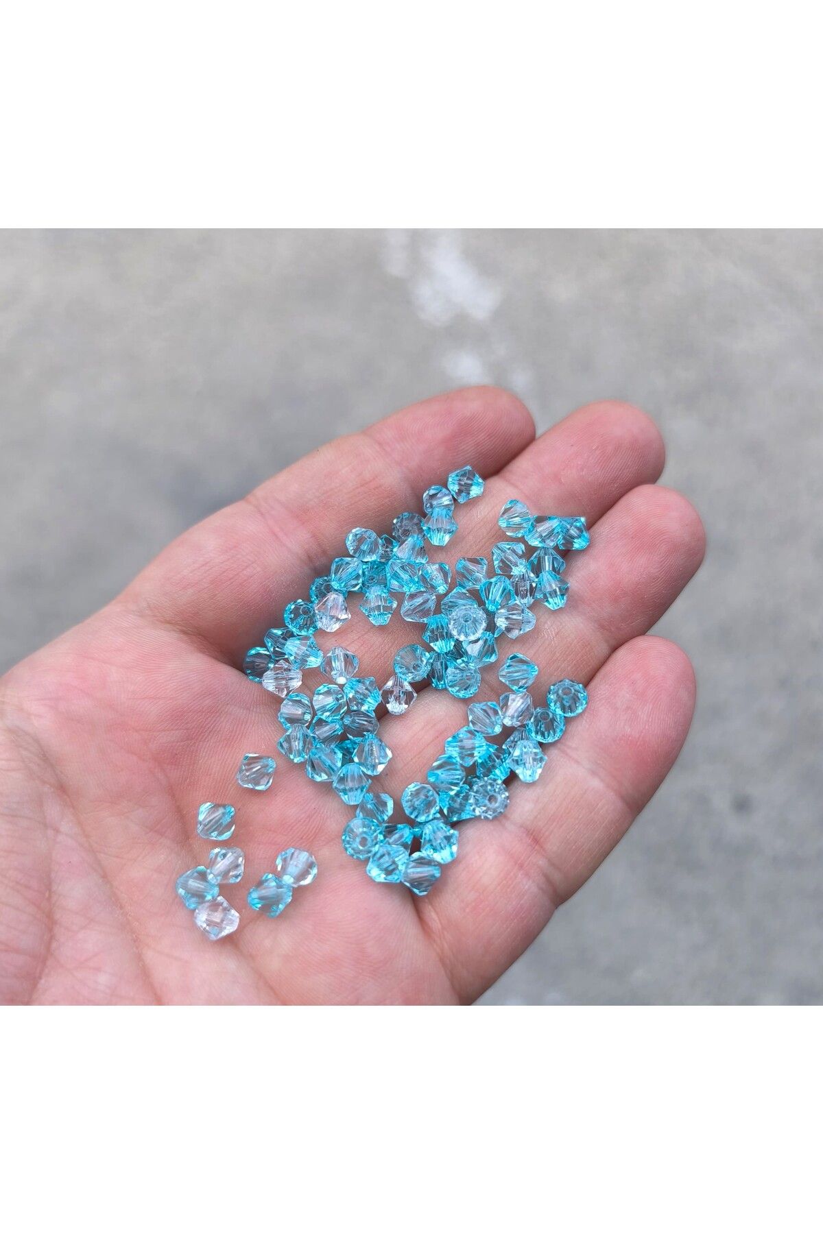 FlowerAksesuar 25 Gram (300 Adet) - 6 mm Piramit Boncuk, Kristal Boncuk, Plastik Takı Boncuğu, Turkuaz Renk