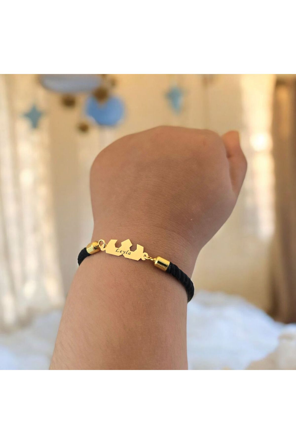 ARCHINO GOLD Leyla İsmine Özel Siyah Örgü İpli Taç Figürlü 14 Ayar Altın Plakalı Hediye Bileklik-507isim