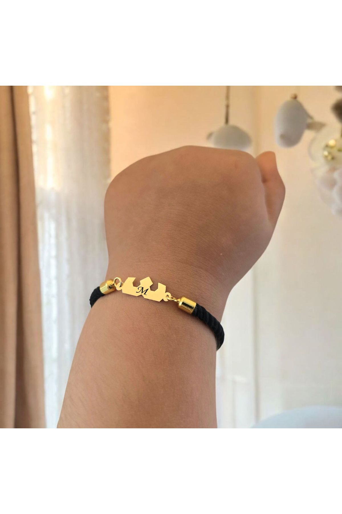 ARCHINO GOLD M Harfine Özel Siyah Örgü İpli Taç Figürlü 14 Ayar Altın Plakalı Hediye Bileklik-507harf