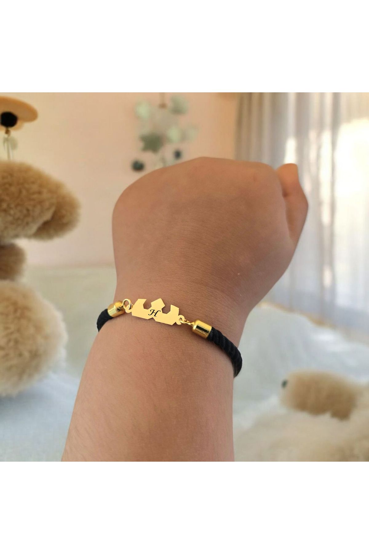 ARCHINO GOLD H Harfine Özel Siyah Örgü İpli Taç Figürlü 14 Ayar Altın Plakalı Hediye Bileklik-507harf