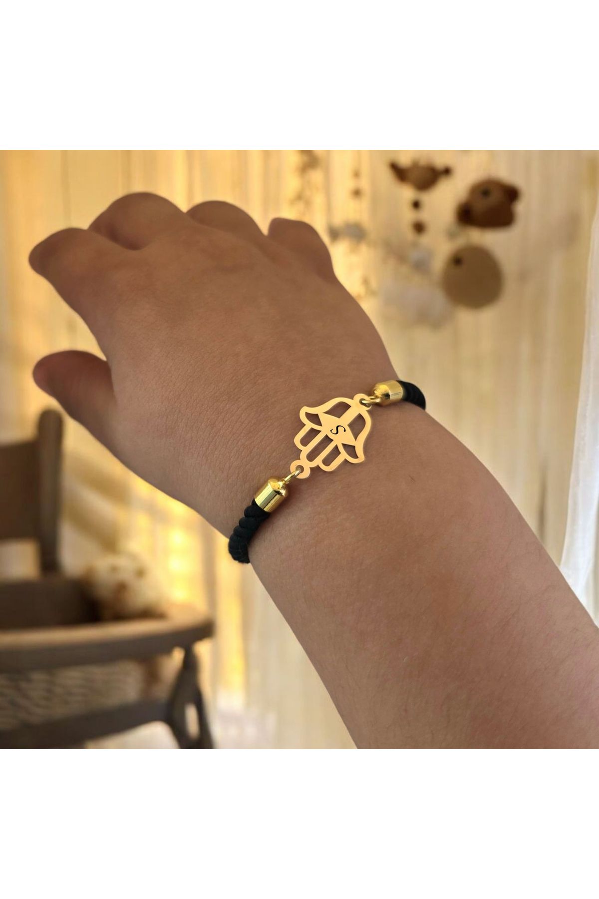 ARCHINO GOLD S Harfine Özel Siyah İpek Örgülü Hamsa Motifli 14 Ayar Altın Plakalı Hediye Bileklik-509harf
