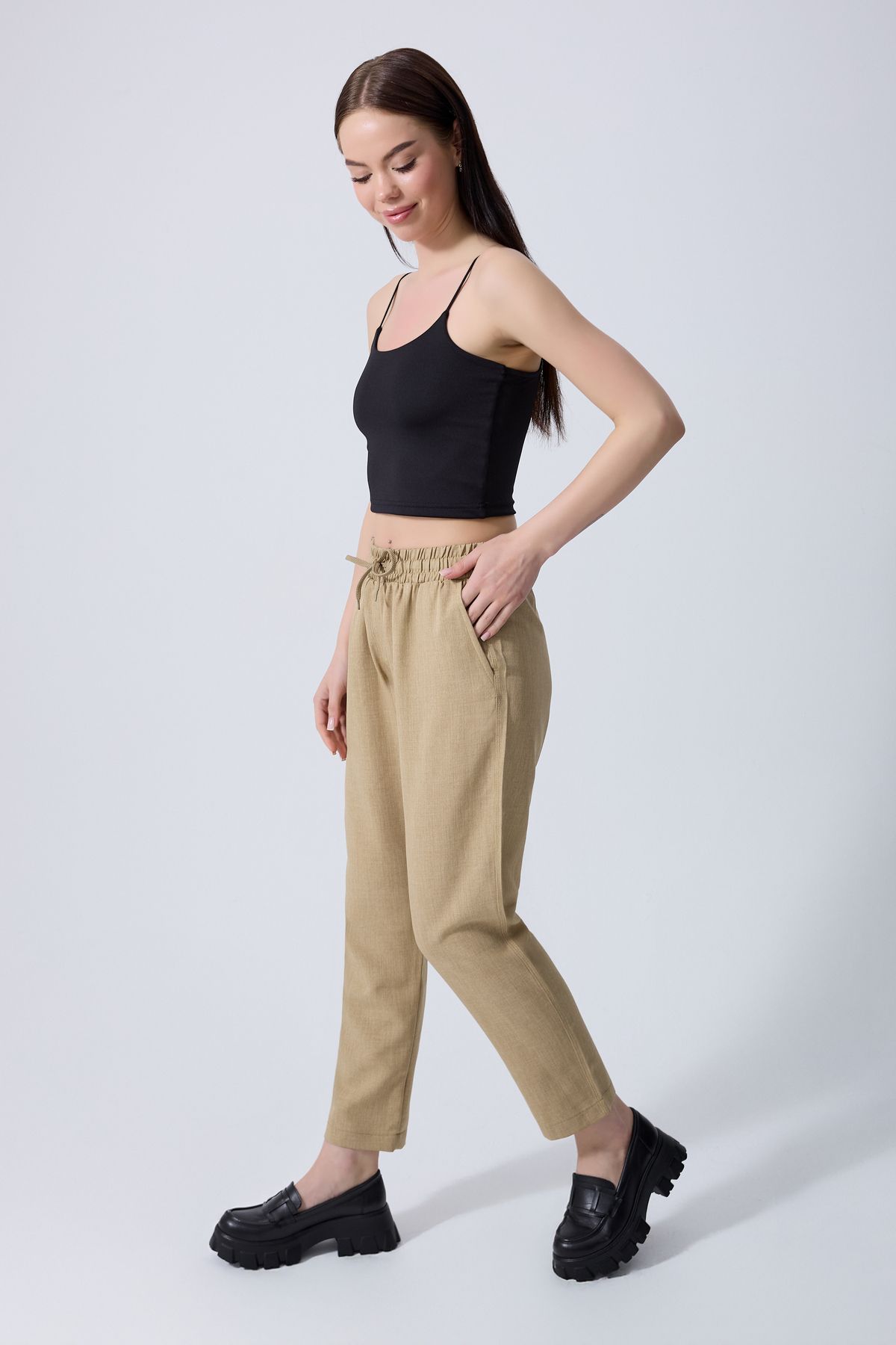 Miss couture Keten Viskon Joggers Çift Cepli Rahat Kesim 7/8 Paça Boyu. Yaz ve Bahar Ayları İçin Tasarlanmıştır.