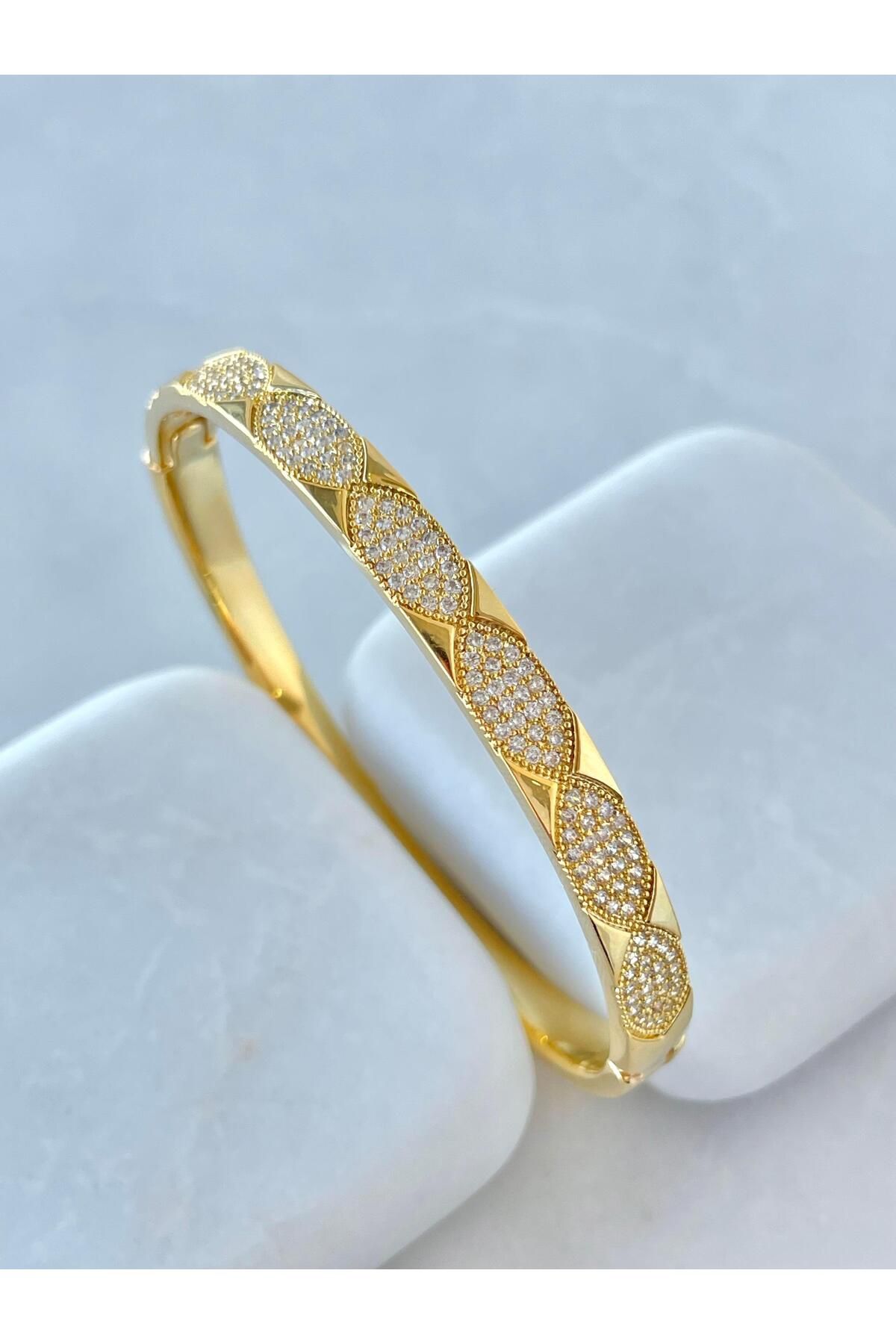 Seda Bijuteri Özel Seri Gömme Taşlı Sarmal Model Kelepçe Gold