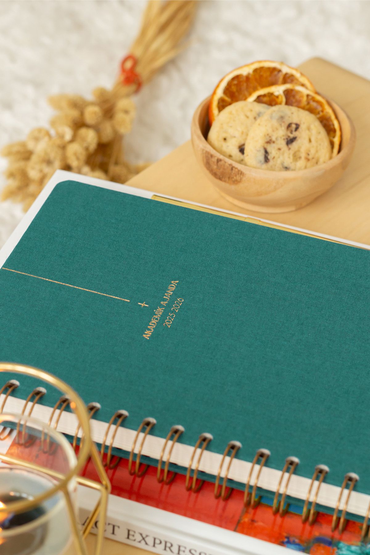 Matt Notebook 2025-2026 A5 Keten Akademik Ajanda Spiralli 15x21 cm - 17 Aylık Koyu Yeşil