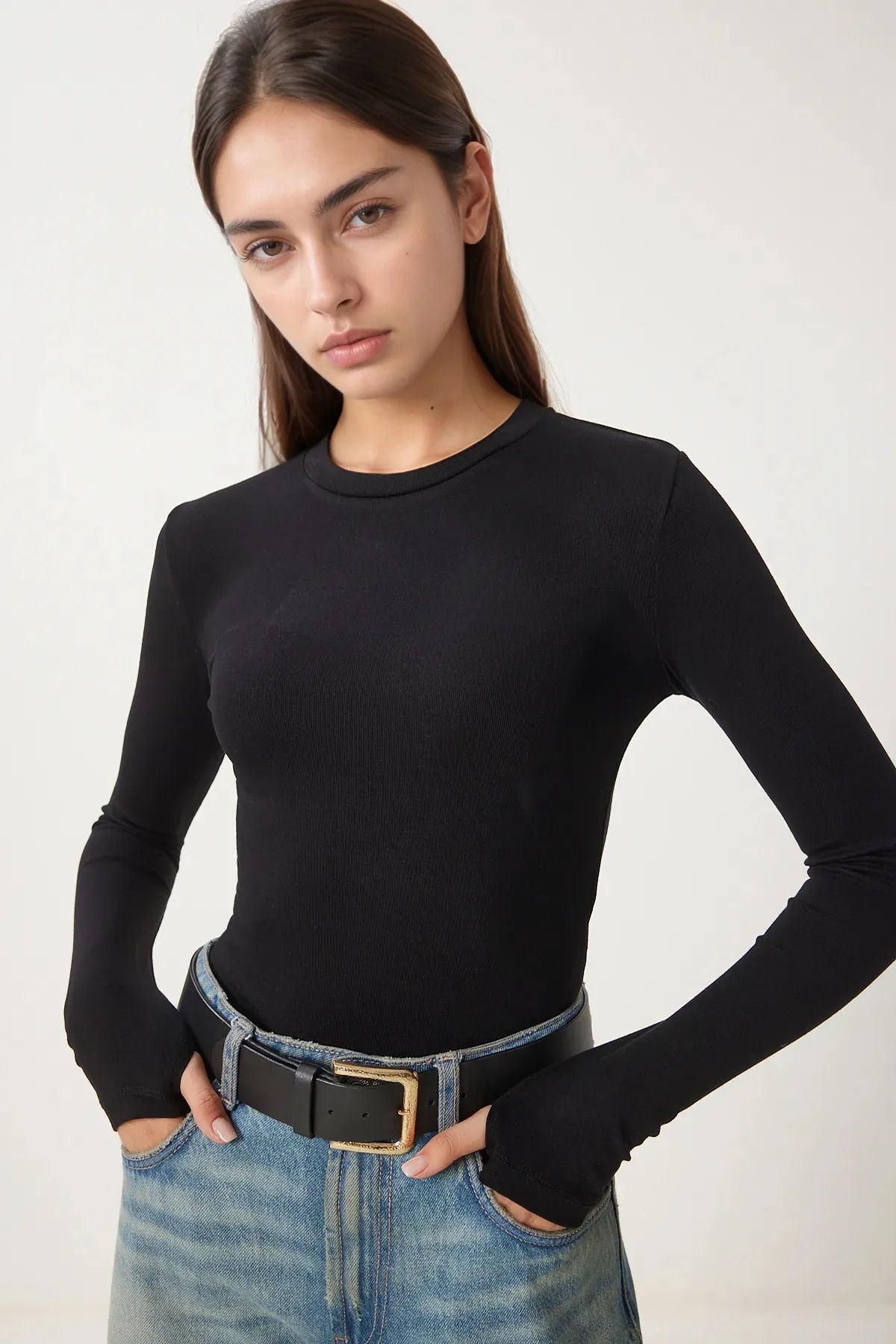 SHEMALL LUXURY Kadın Siyah Dik Yaka Parmak Geçirme Detaylı Body Bluz 25507