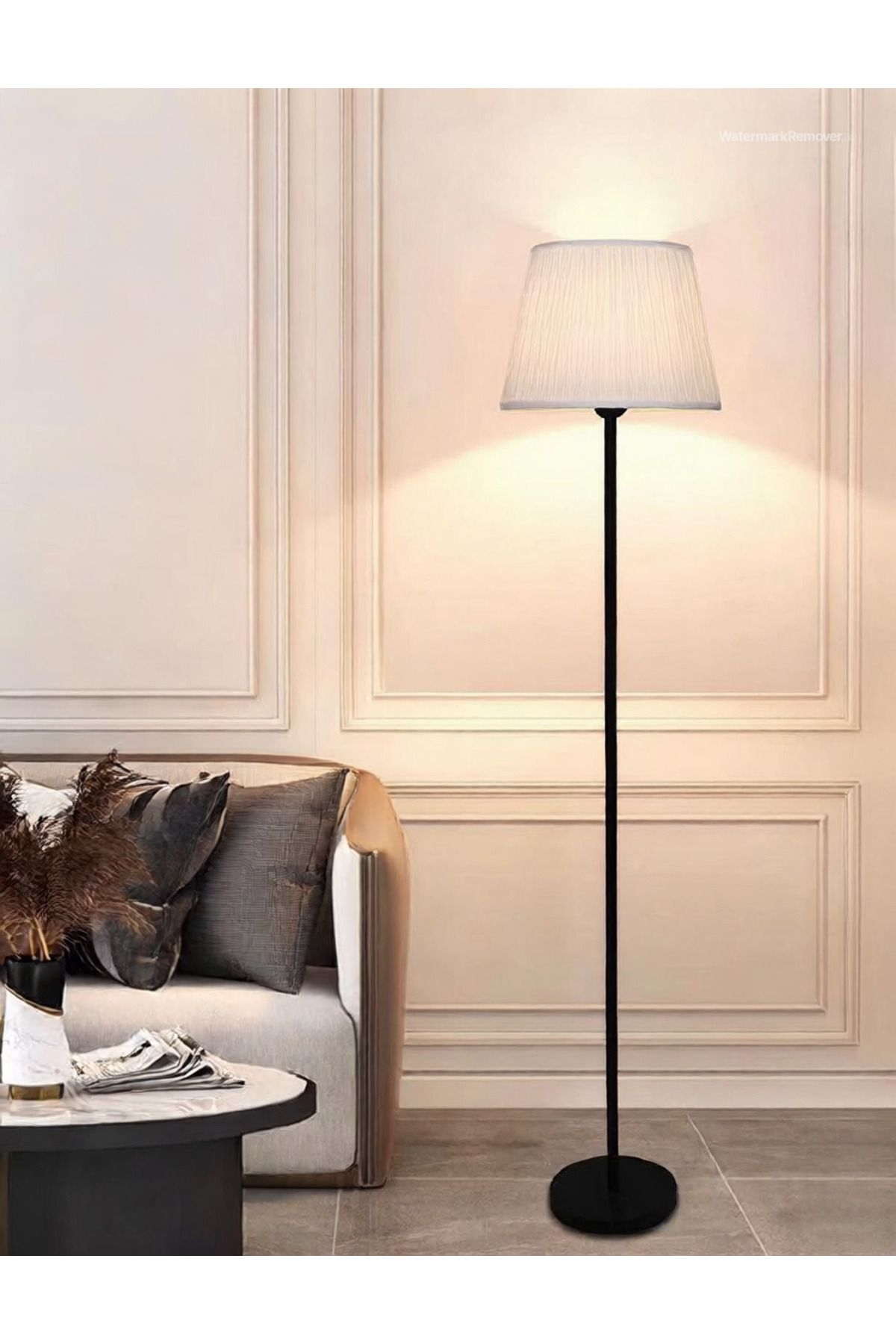 DEC14-Floor lamp with an elegant and modern design 1