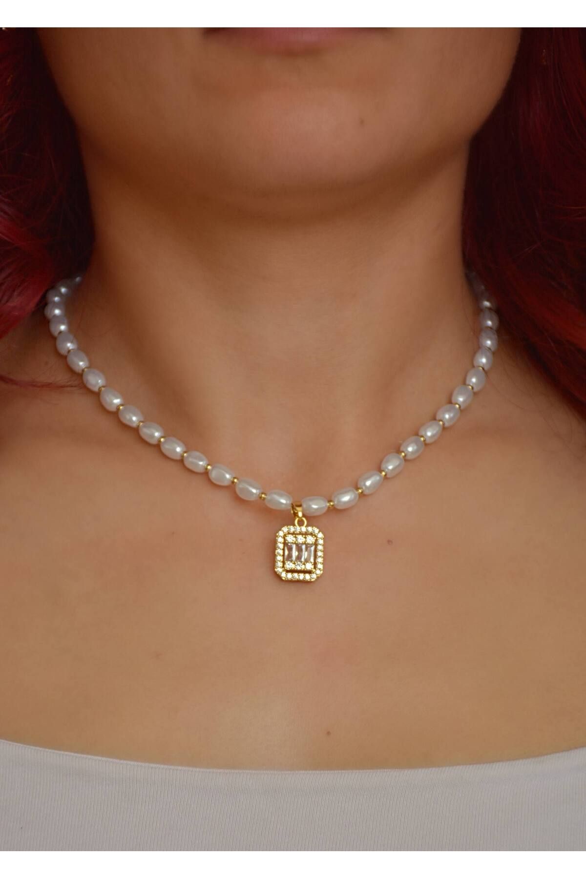 Viona Bijou Gold Dikdörtgen Taşlı İnci Detaylı Çelik Kolye