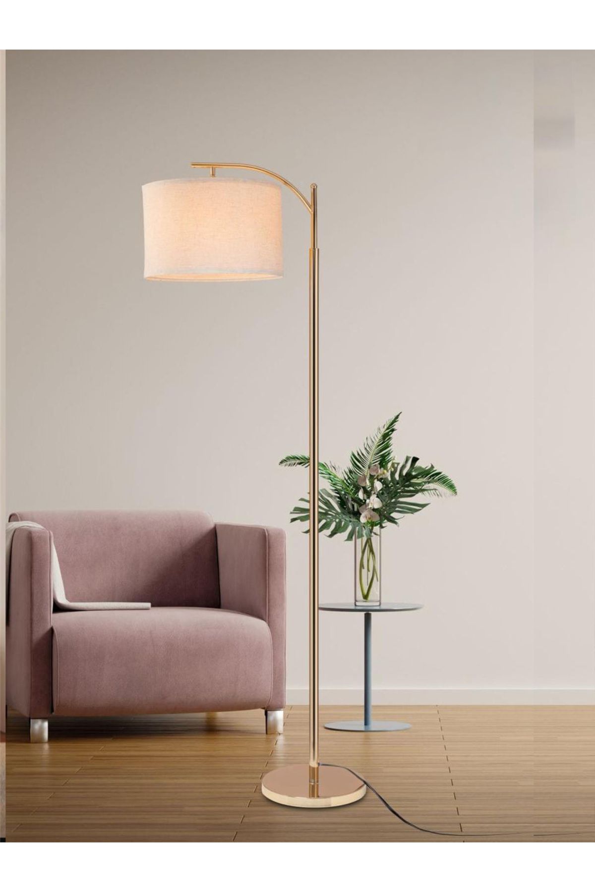 DEC14-Floor lamp with an elegant and modern design 1