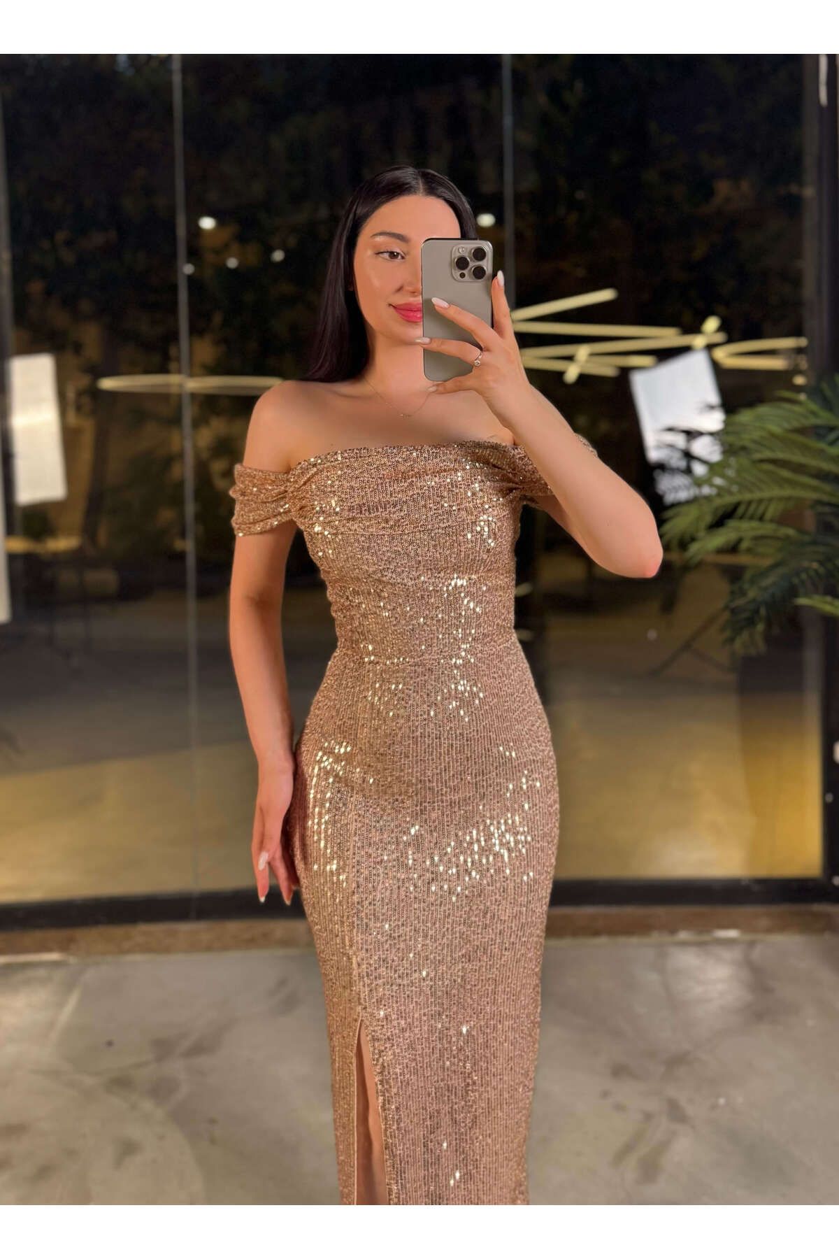 missswans Liara Degaje Yaka Düşük Omuz Midi Boy Önü Yırtmaçlı Pul Payet Elbise Gold