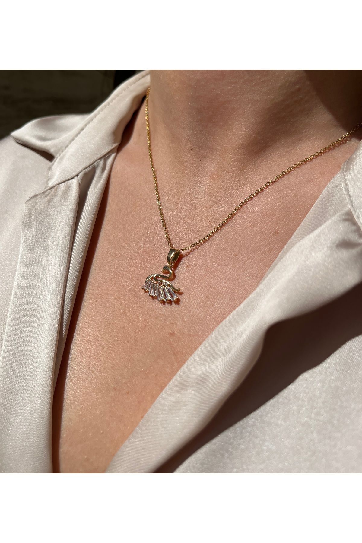 Lilac Jewelry Paslanmaz Çelik Gold Kuğu Model Kolye