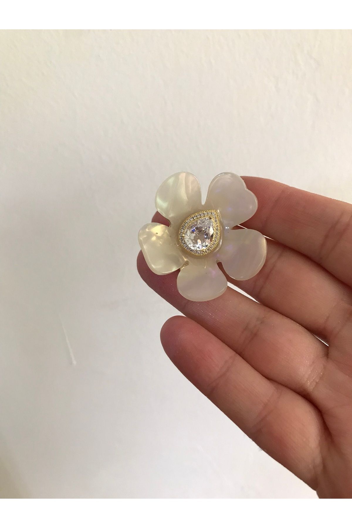shop BEYAZ GÜL MODEL BÜYÜK DAMLA PIRLANTA TAŞLI PARLAK TAŞLI BROŞ