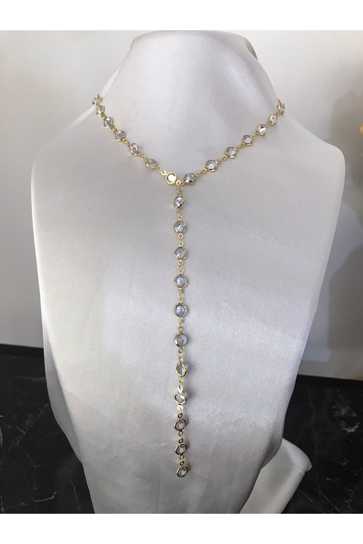 shop Y MODEL TAŞLI PARLAK KARARMAZ GOLD DETAYLI KOLYE (DEKOLTE KOLYESİ)