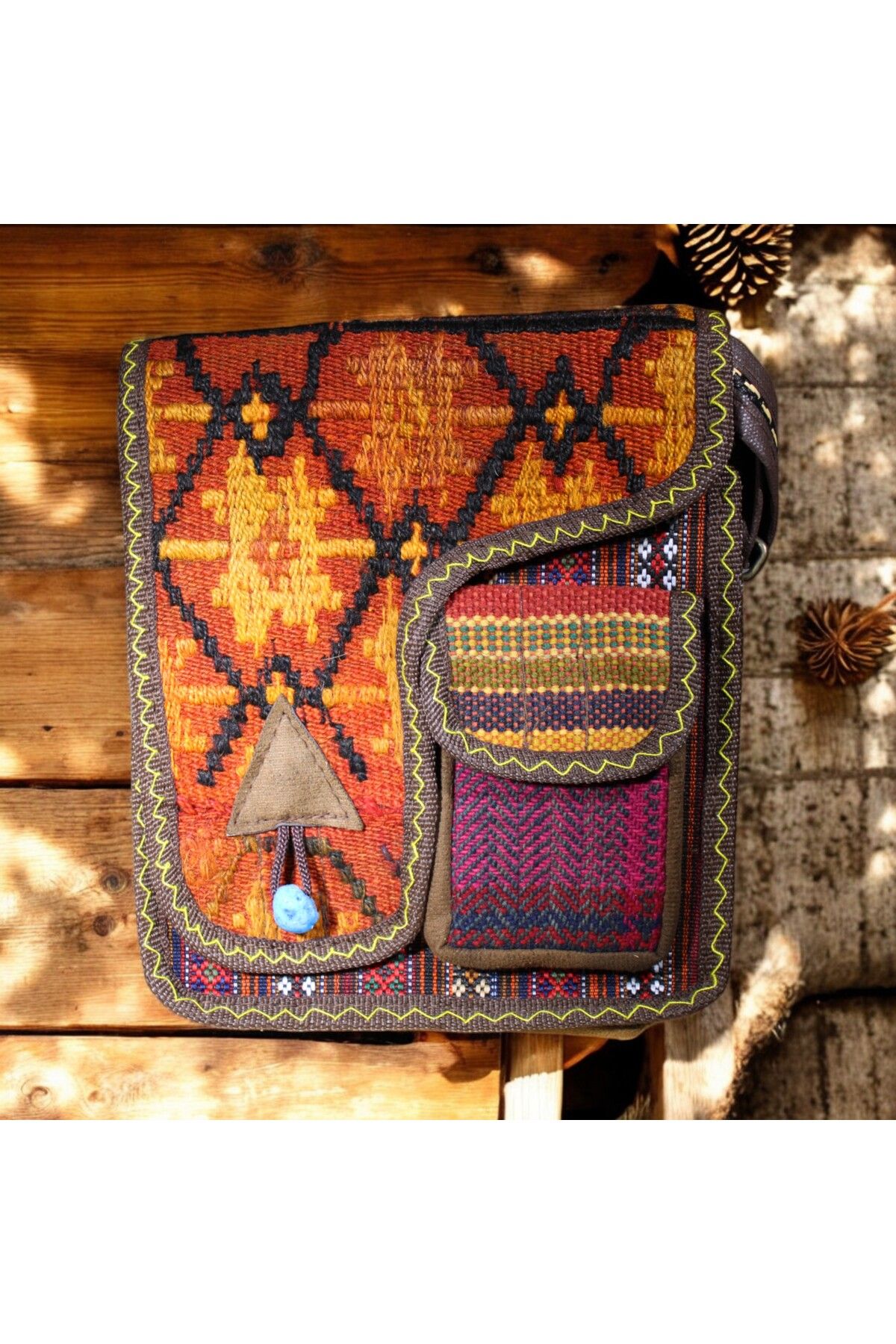 DEHNA El Dokuma Kilim Desenli Omuz Çantası – Tek Cep (En: 20CM, Boy: 23CM, Genişlik: 6cm)
