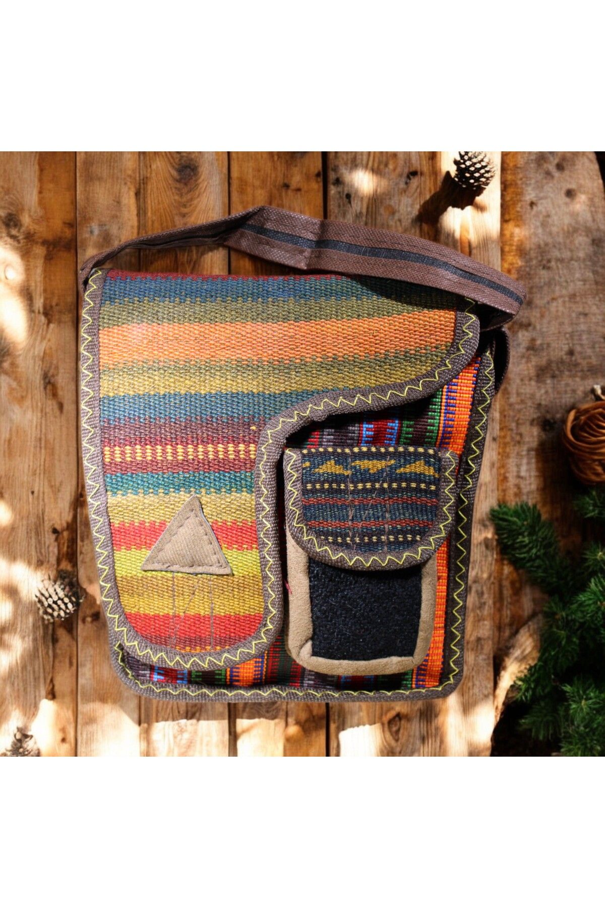 DEHNA El Dokuma Kilim Desenli Omuz Çantası – Tek Cep (En: 20CM, Boy: 23CM, Genişlik: 6cm)
