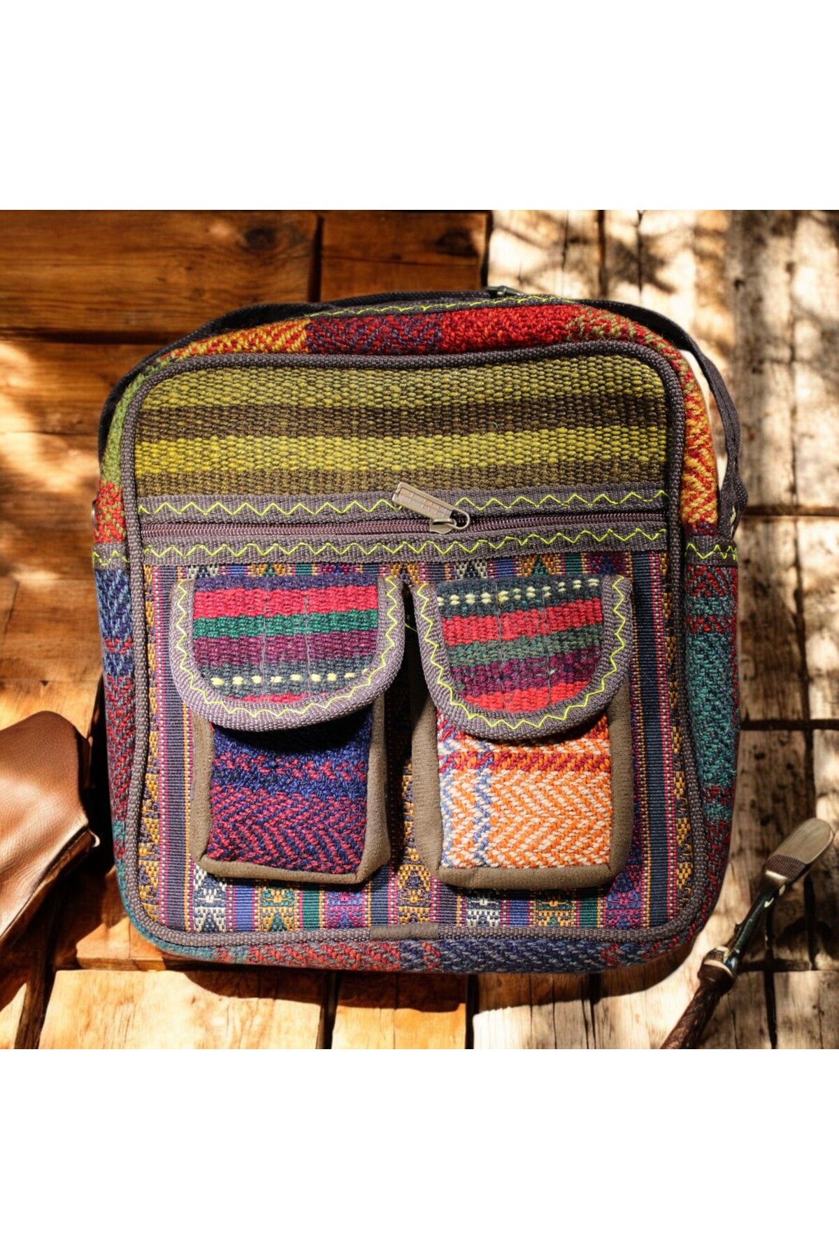DEHNA El Dokuma Kilim Desenli Omuz Çantası – Çift Cep (En: 25CM, Boy: 25CM, Genişlik: 7cm)