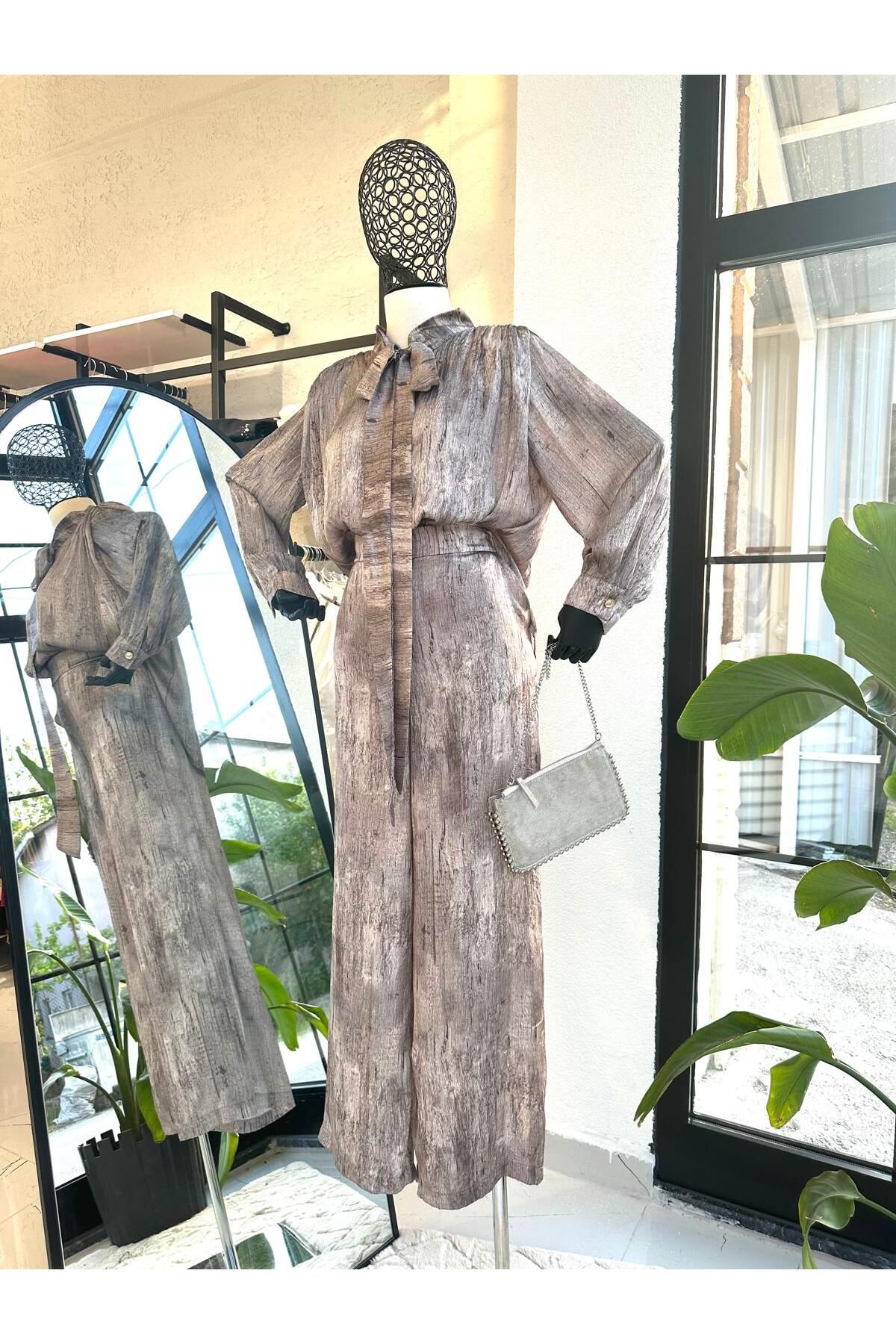 Moda Ala Butik Moda Ala Desenli Saten Takım Vizon