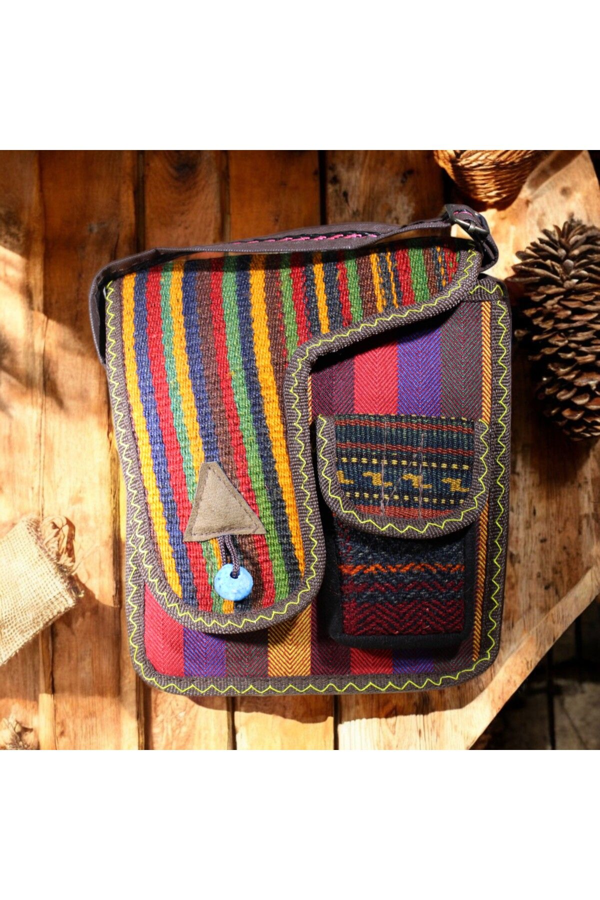 DEHNA El Dokuma Kilim Desenli Omuz Çantası – Tek Cep (En: 20CM, Boy: 23CM, Genişlik: 6cm)