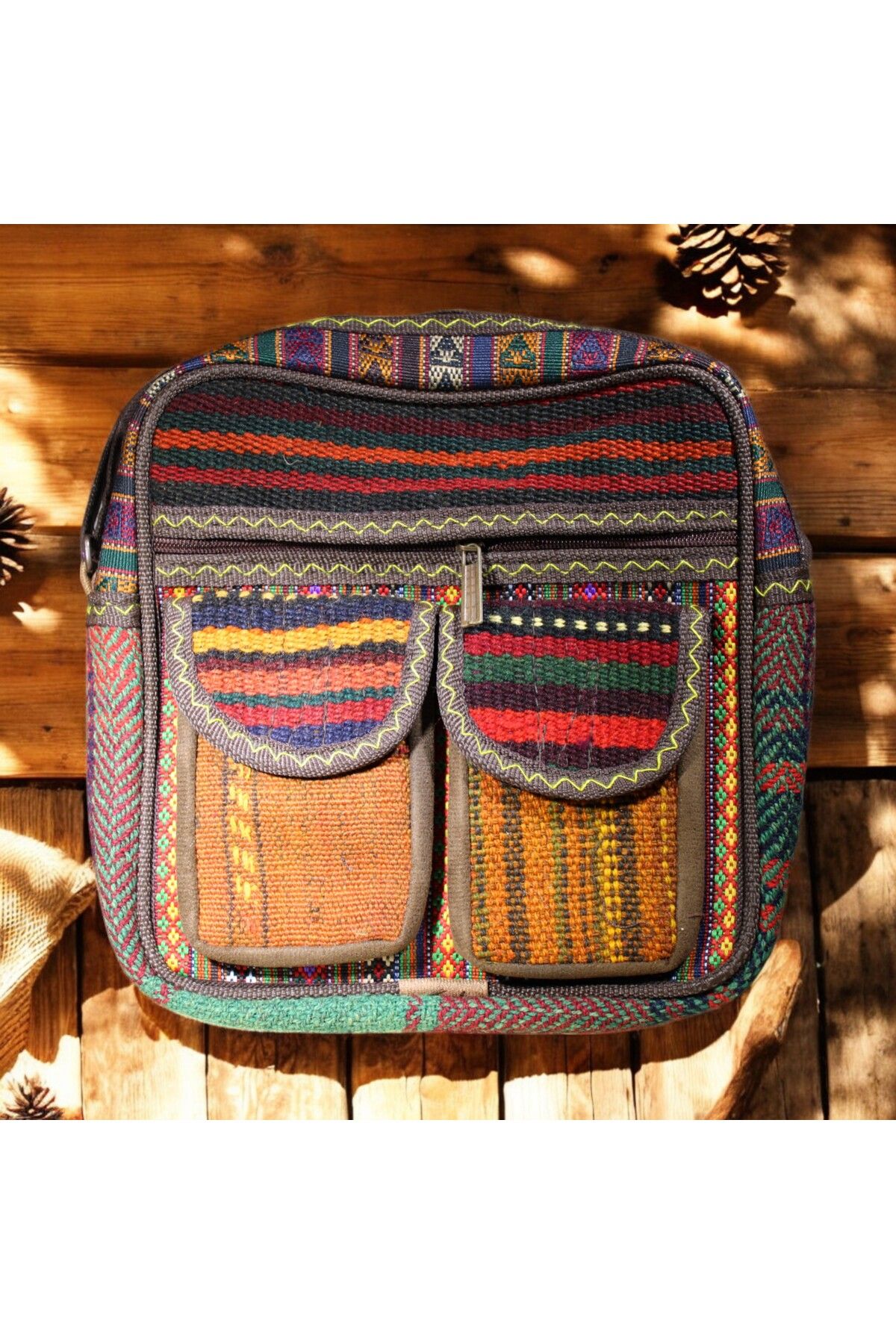 DEHNA El Dokuma Kilim Desenli Omuz Çantası – Çift Cep (En: 25CM, Boy: 25CM, Genişlik: 7cm)