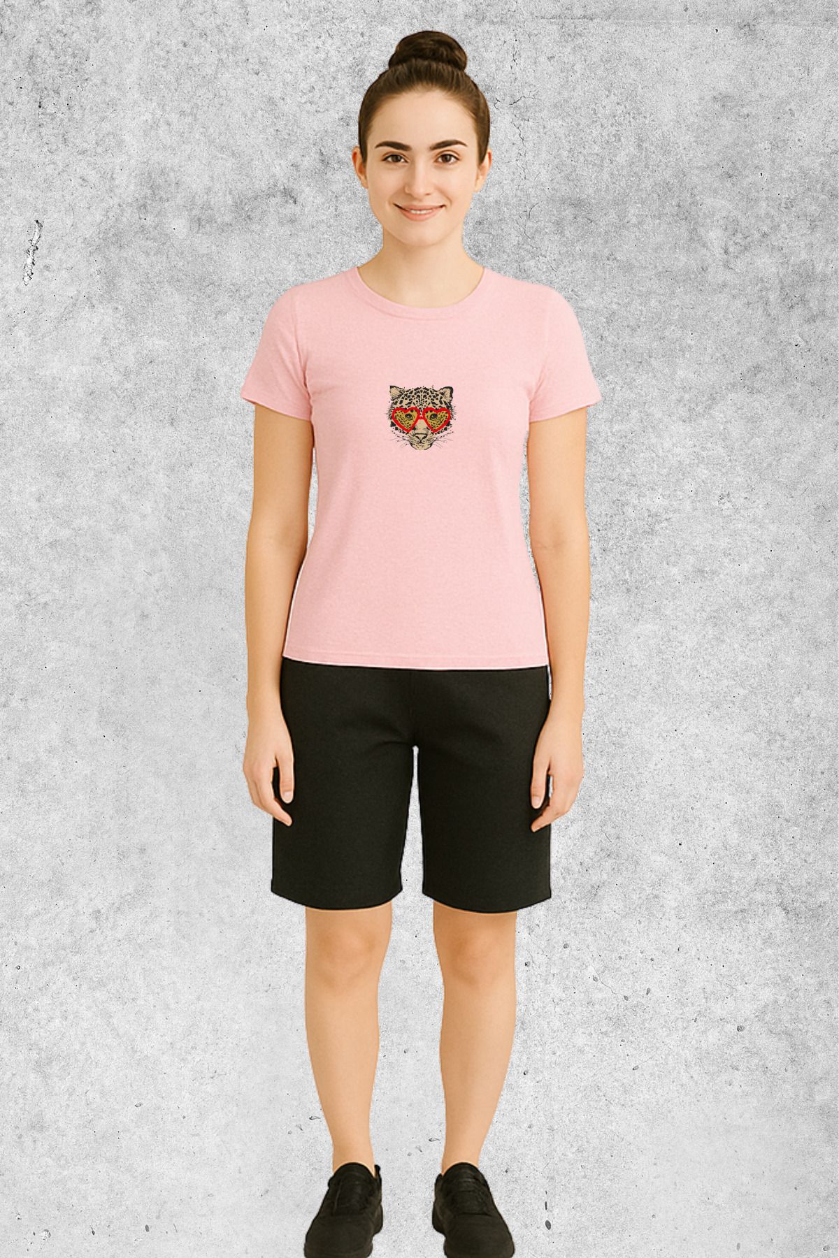 MOLICO Basic unisex sıfır yaka kısa kollu GÖZLÜKLÜ LEOPAR BASKILI TSHİRT