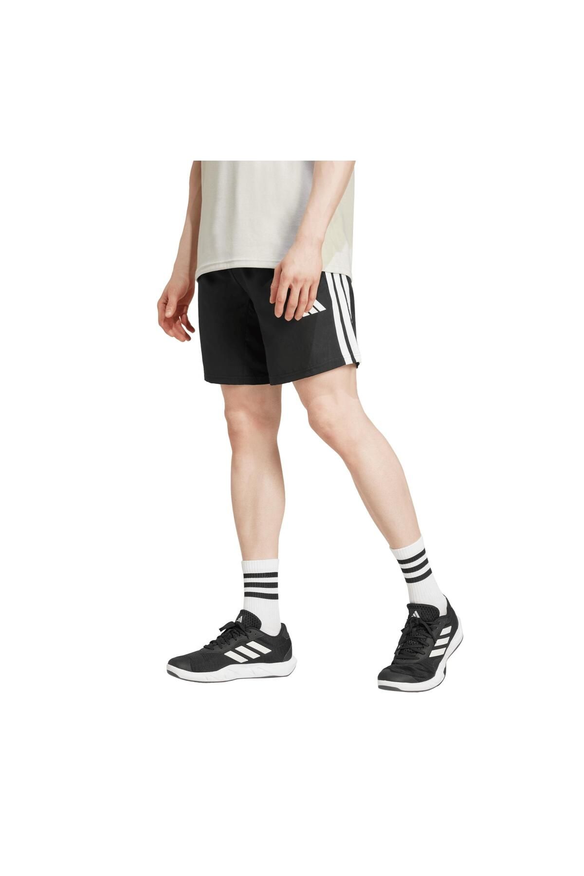 adidas JC7718-E adidas Tr-Es 3S Wv Sh Erkek Şort Ve Kapri Siyah