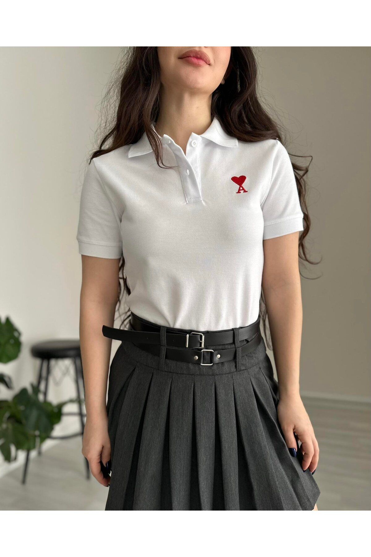Nura Francy kadın polo yaka pamuklu kırmızı kalp işlemeli t-shirt