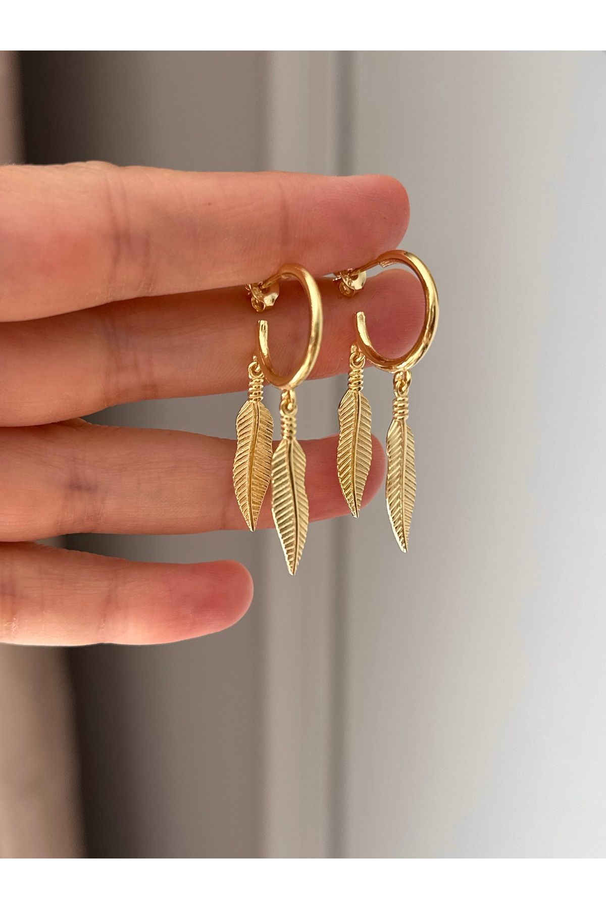 emy by emel luxury silver jewelry Altın Kaplama Yaprak Detaylı Halka Küpe 925 Ayar Gümüş