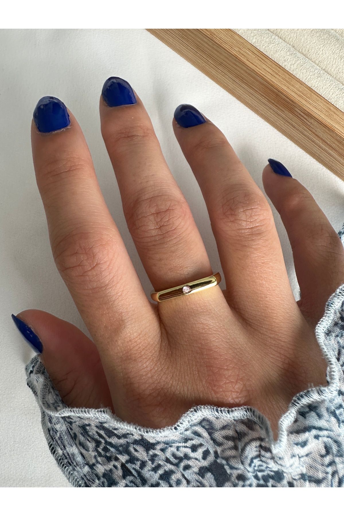 ringbox Gold Pembe Tektaşlı Line Yüzük