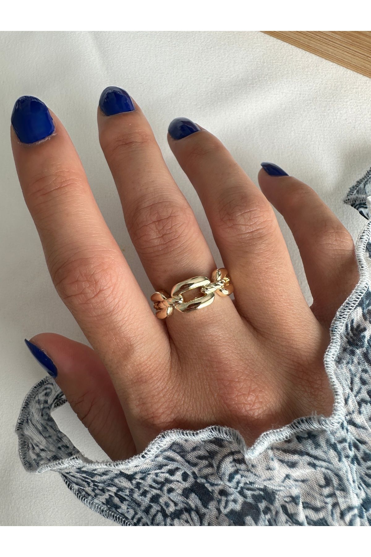 ringbox Gold Dörtgen Zincir Yüzük