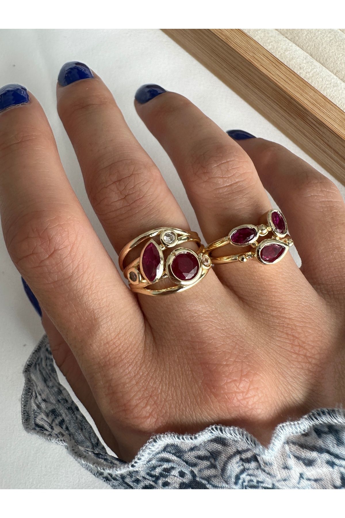 ringbox 2'li Kırmızı Renkli Taşlı Yüzük Seti