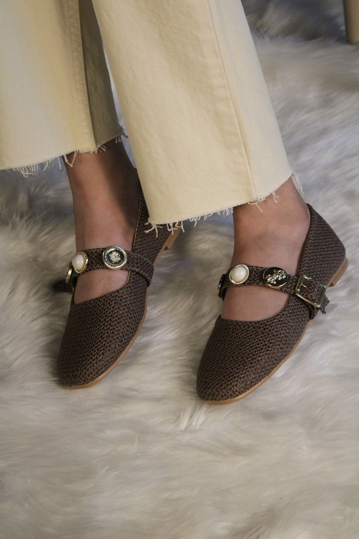 mybellashoes Kahverengi Hasır Örgü Görünümlü Kabartmalı Tokalı Kadın Babet