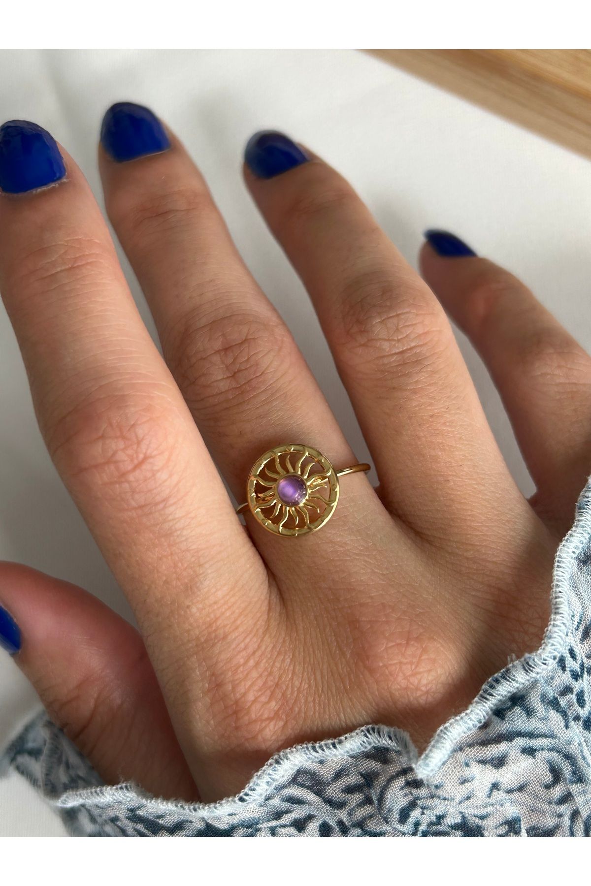 ringbox Çelik Kararmaz Mor Taşlı Daire İçinde Güneş Yüzük