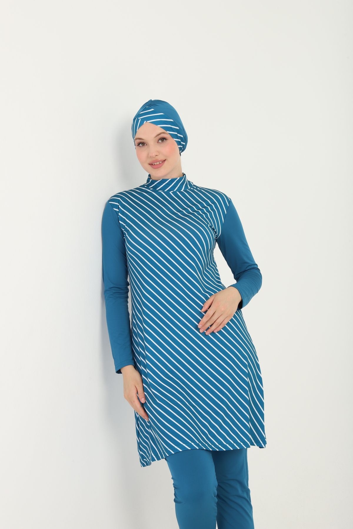 TRENDT MODA ÇİZGİLİ ELBİSE TAYT BONE ÜÇLÜ HAŞAMA TAKIMI