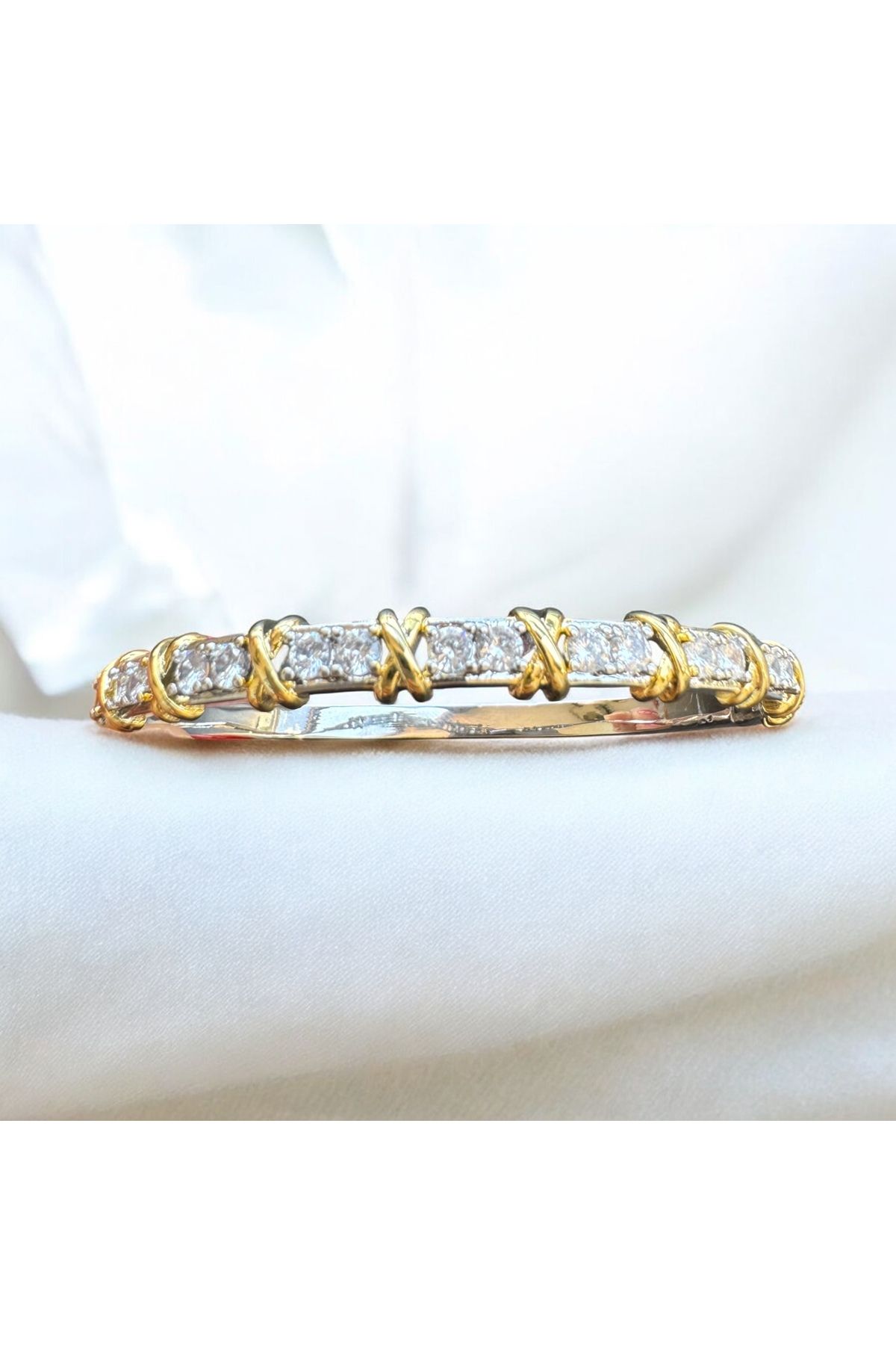 Çelik XoX Vip Seri Gold Detaylı Zirkon Taşlı Kelepçe Bileklik