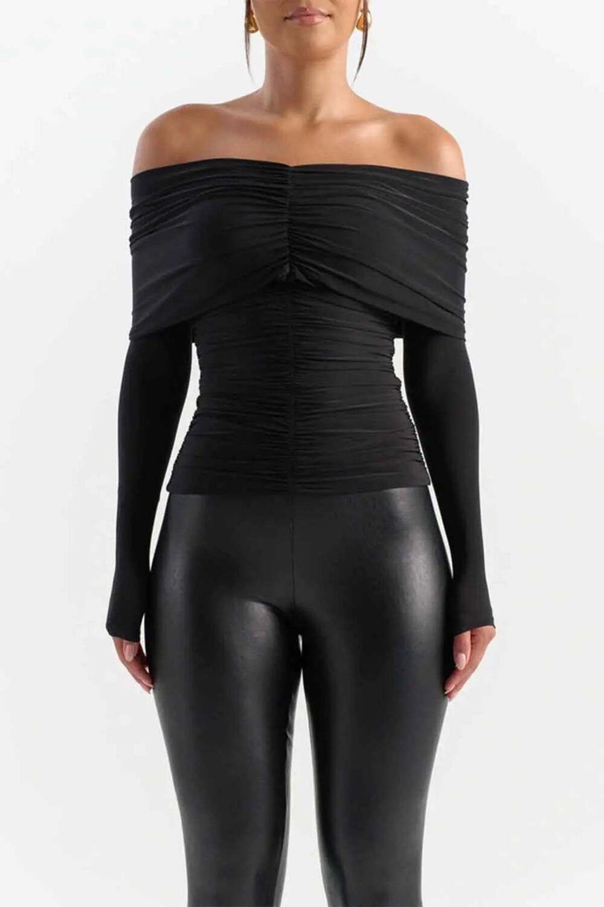 American Rag Cie Keskin Stil: Go Off-Shoulder Ruching Detaylı Üst - Rahat ve Şık Kombinler için