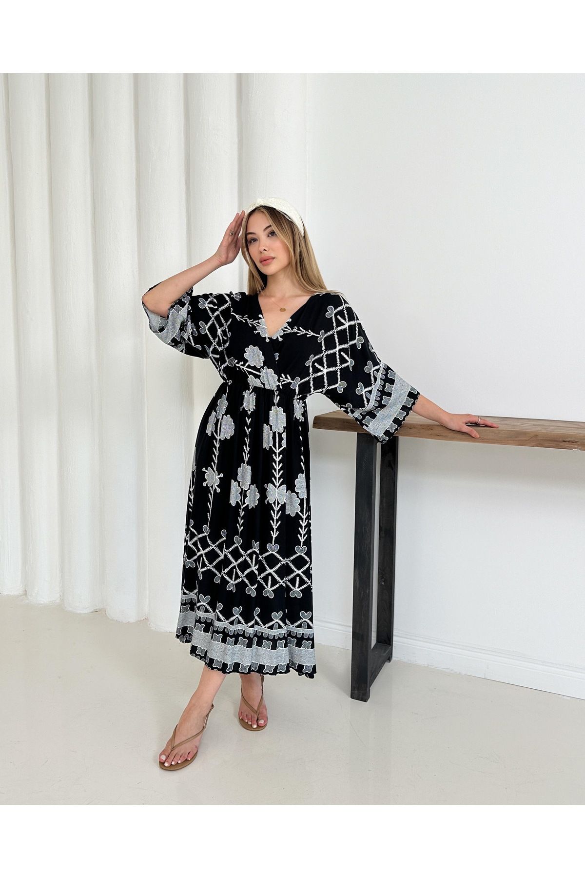 MODA Siyah Gri Çiçek Detaylı Yarım Kol Elbise