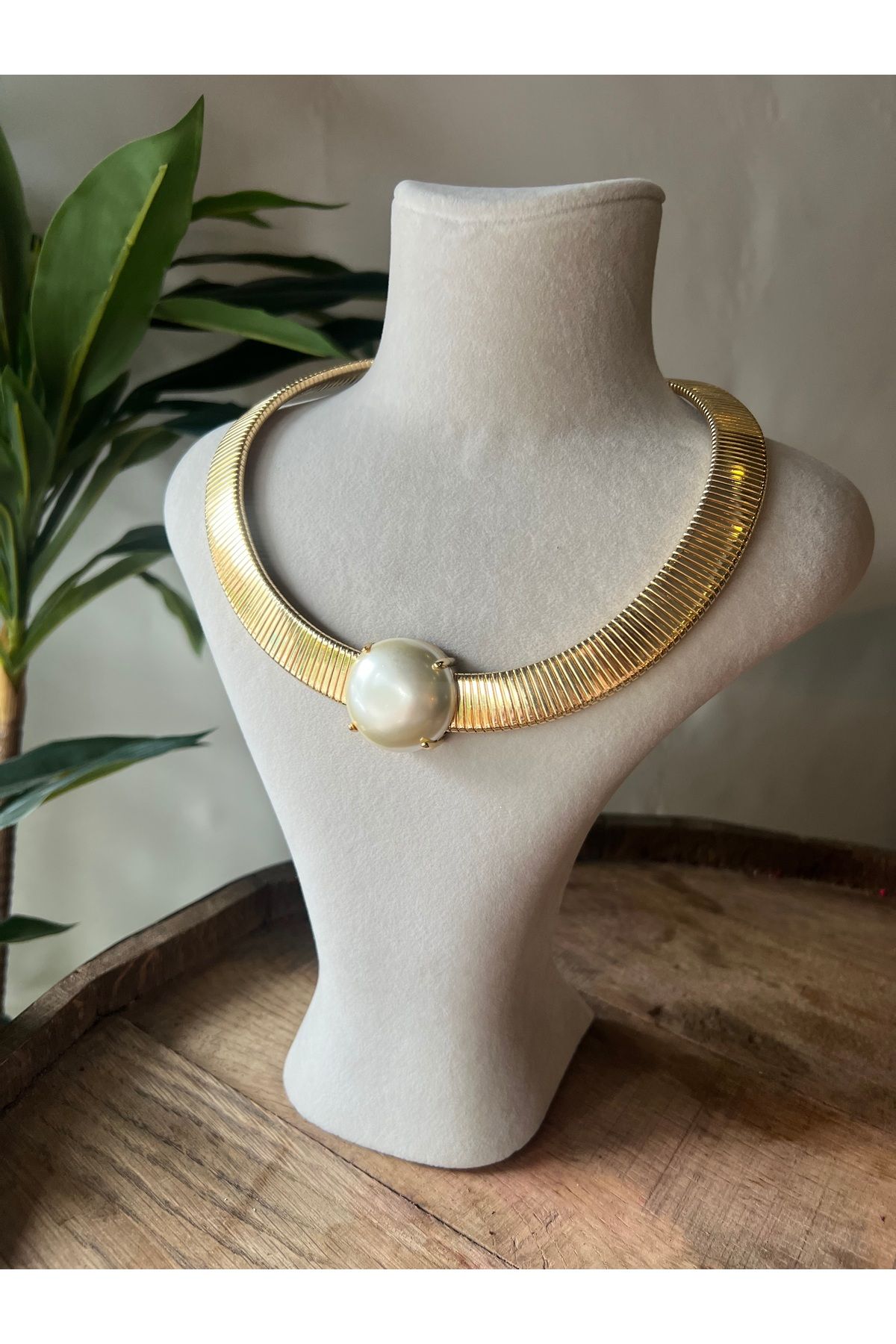 luxyansımalar Gold Büyük İnci Detaylı Kalın Choker Kolye