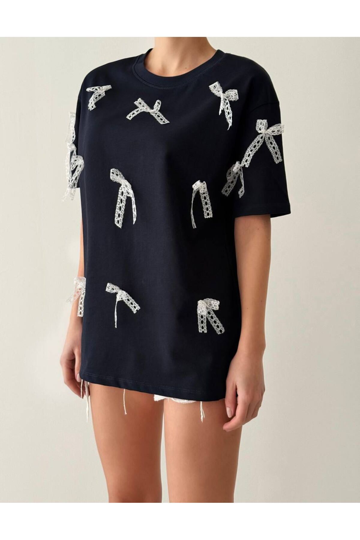 OYERGA MODA Kadın Fiyonk Detaylı T-Shirt
